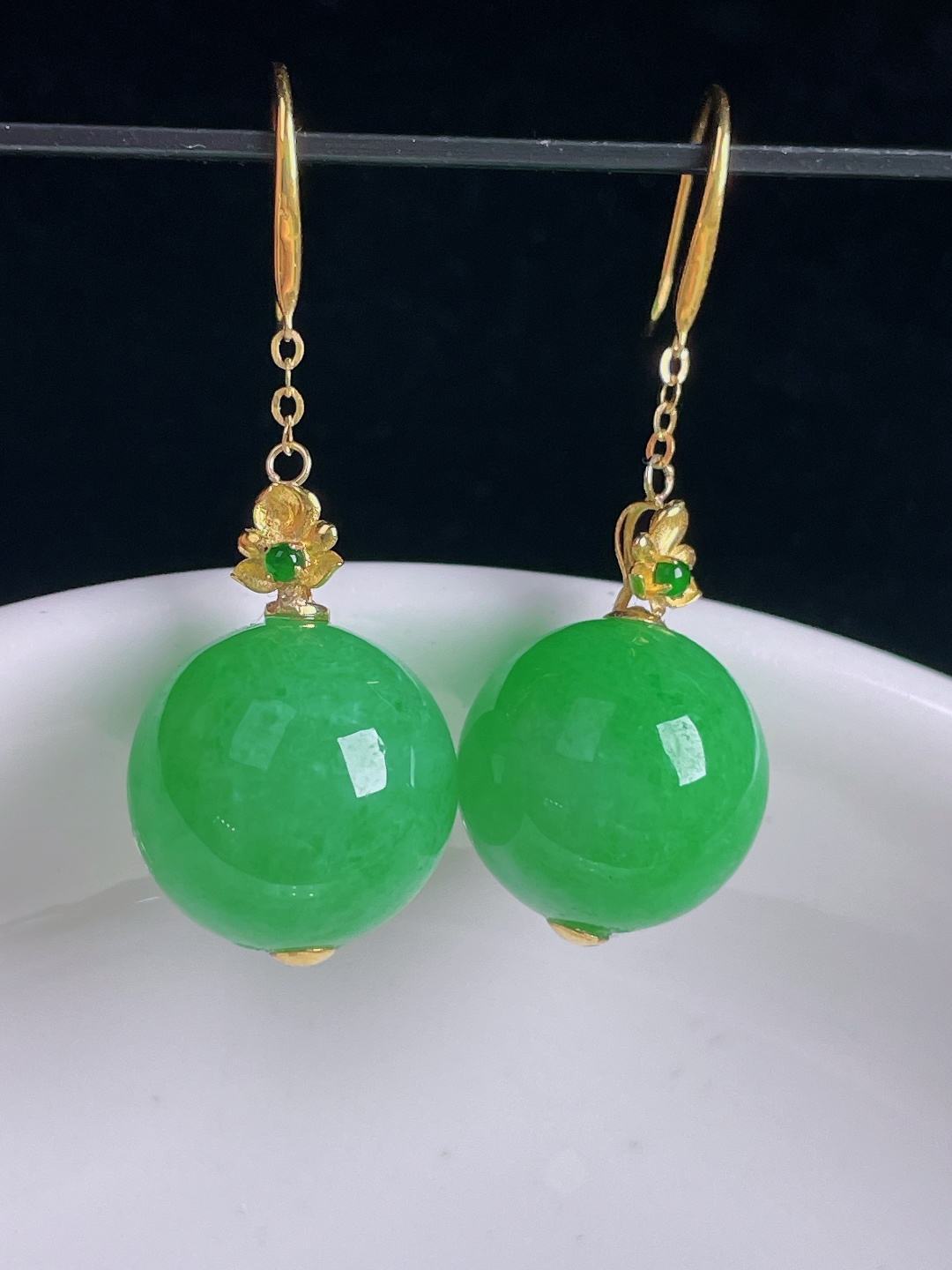️阳绿耳坠，18k镶嵌，老种起光，细底通透，尺寸：裸石12.3mm0917