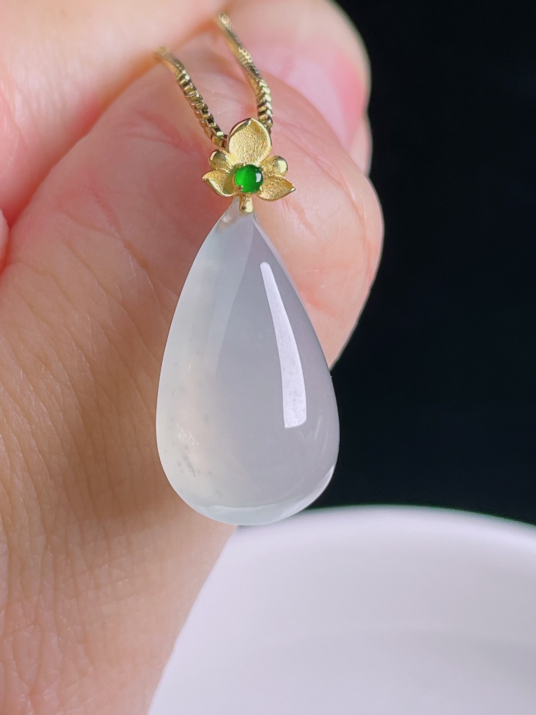 ️水滴，18k镶嵌，老种起光，细底通透，尺寸：24.6裸石20.4/12.4/7.4mm0917