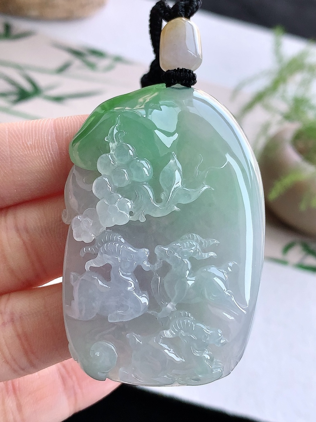 【裸石】️冰飘阳绿三羊开泰牌吊坠 【说明】缅甸 性比高 超厚 【尺寸】60-40.3-12 【重量】63克