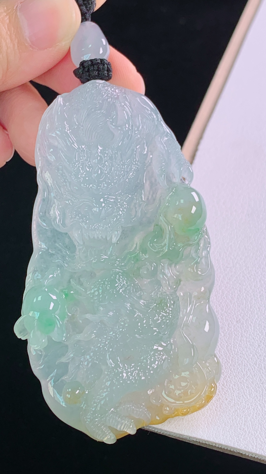 ️高品质 三彩龙/凤 色泽清新，雕工精湛，霸气，无裂 尺寸:73.5-42.9-11.1mm 14
