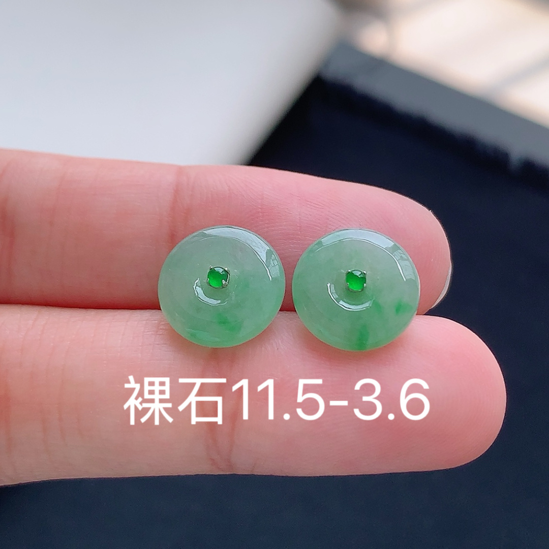 冰飘绿平安扣耳钉 种老底子细腻，佩戴福气满满货号25915，11.5-3.6