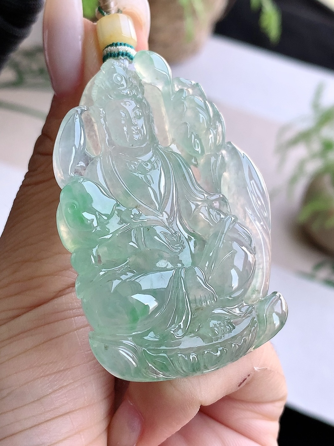 【裸石】️冰飘阳绿自在观音牌吊坠【说明】缅甸 性比高 超厚【尺寸】57-41.3-10【重量】37.8克