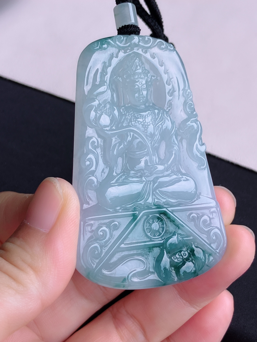 ️，冰种飘花大势至观音，晶莹剔透，花色清爽，尺寸67.3/43.6/5.6/自然光实拍