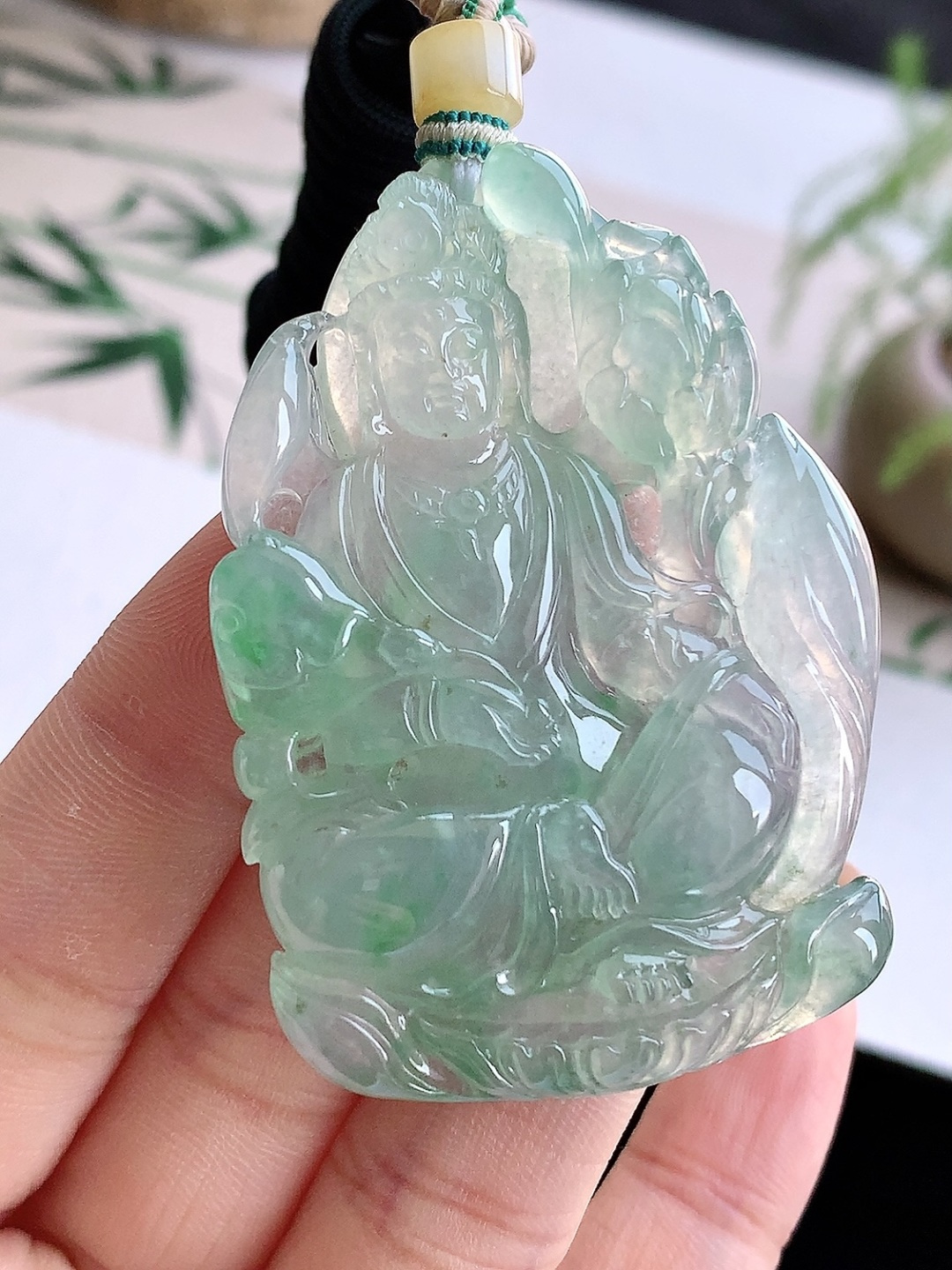 【裸石】️冰飘阳绿自在观音牌吊坠【说明】缅甸 性比高 超厚【尺寸】57-41.3-10【重量】37.8克