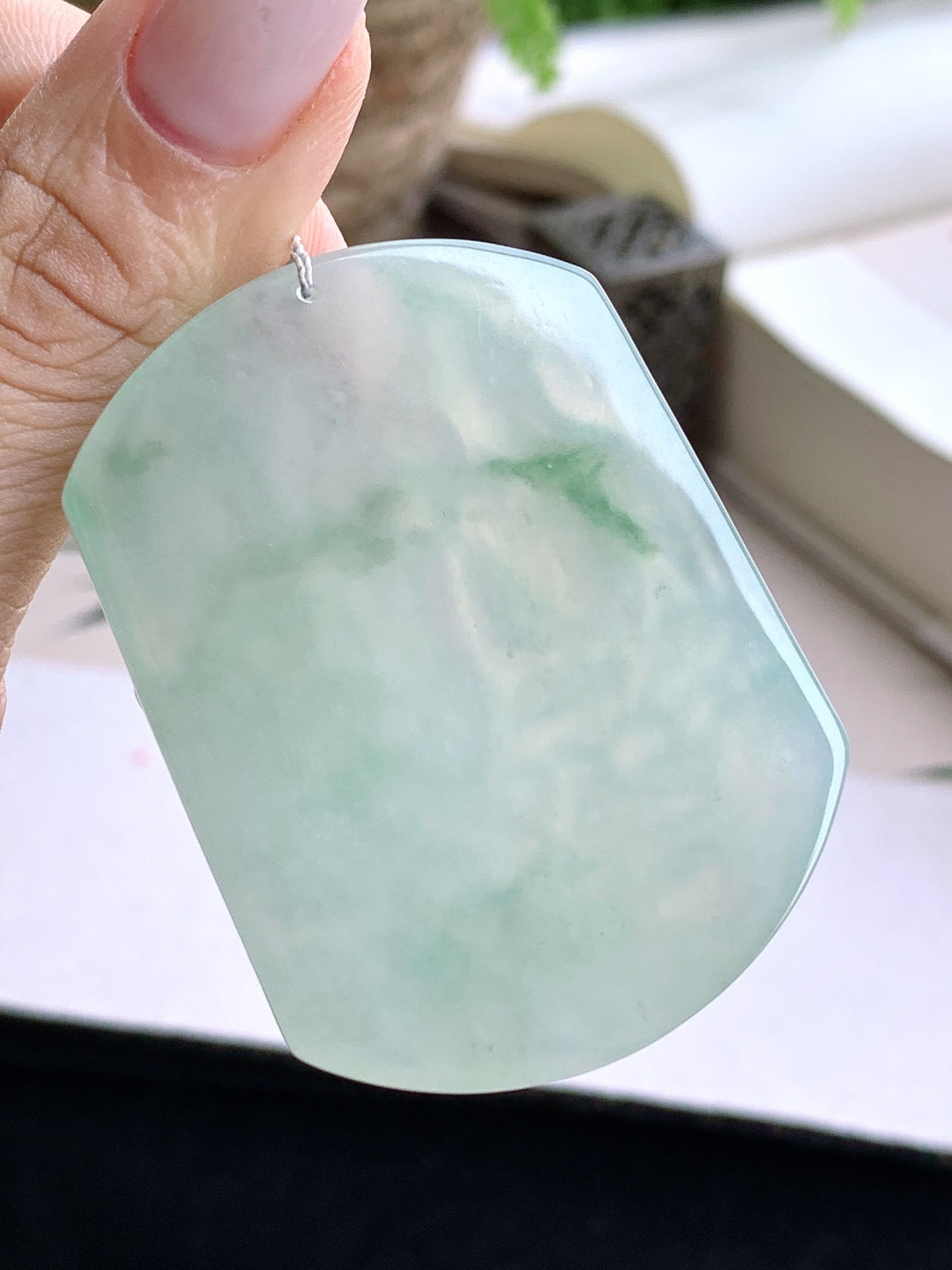 【裸石】️冰种飘花文殊观音牌吊坠 【说明】缅甸 性比高 厚装 【尺寸】54-42-6 【重量】32克