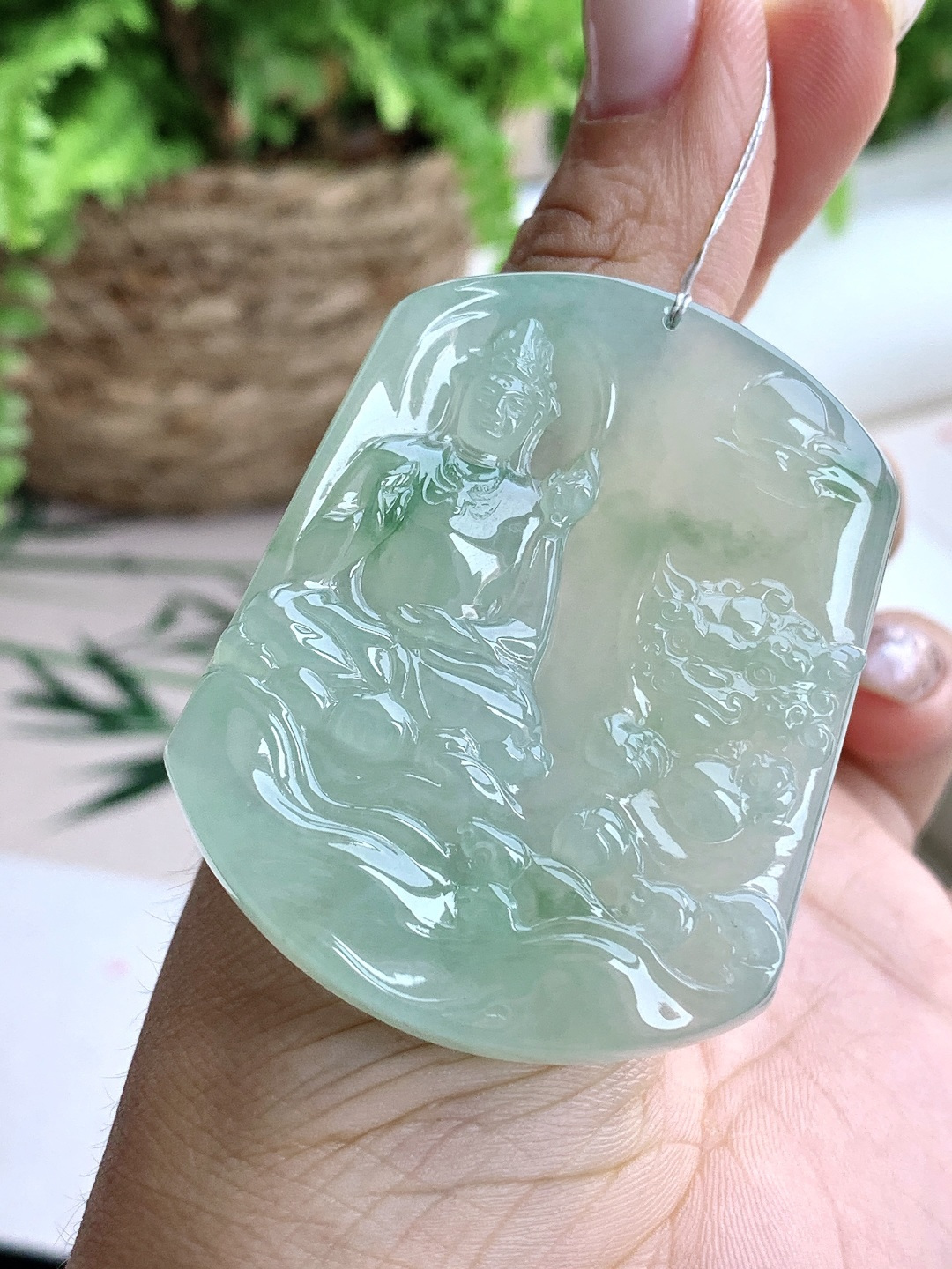 【裸石】️冰种飘花文殊观音牌吊坠 【说明】缅甸 性比高 厚装 【尺寸】54-42-6 【重量】32克