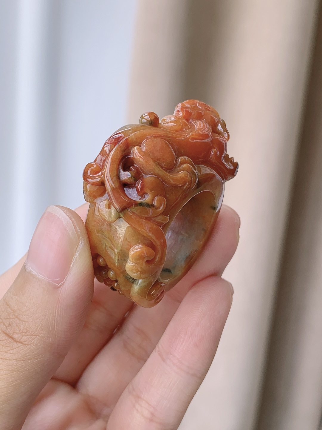 【裸石】冰红翡貔貅戒圈扳指 【说明】缅甸 性比高 立体 超厚 【尺寸】17.7-18.3 【圈口】23号 【重量】41.4克
