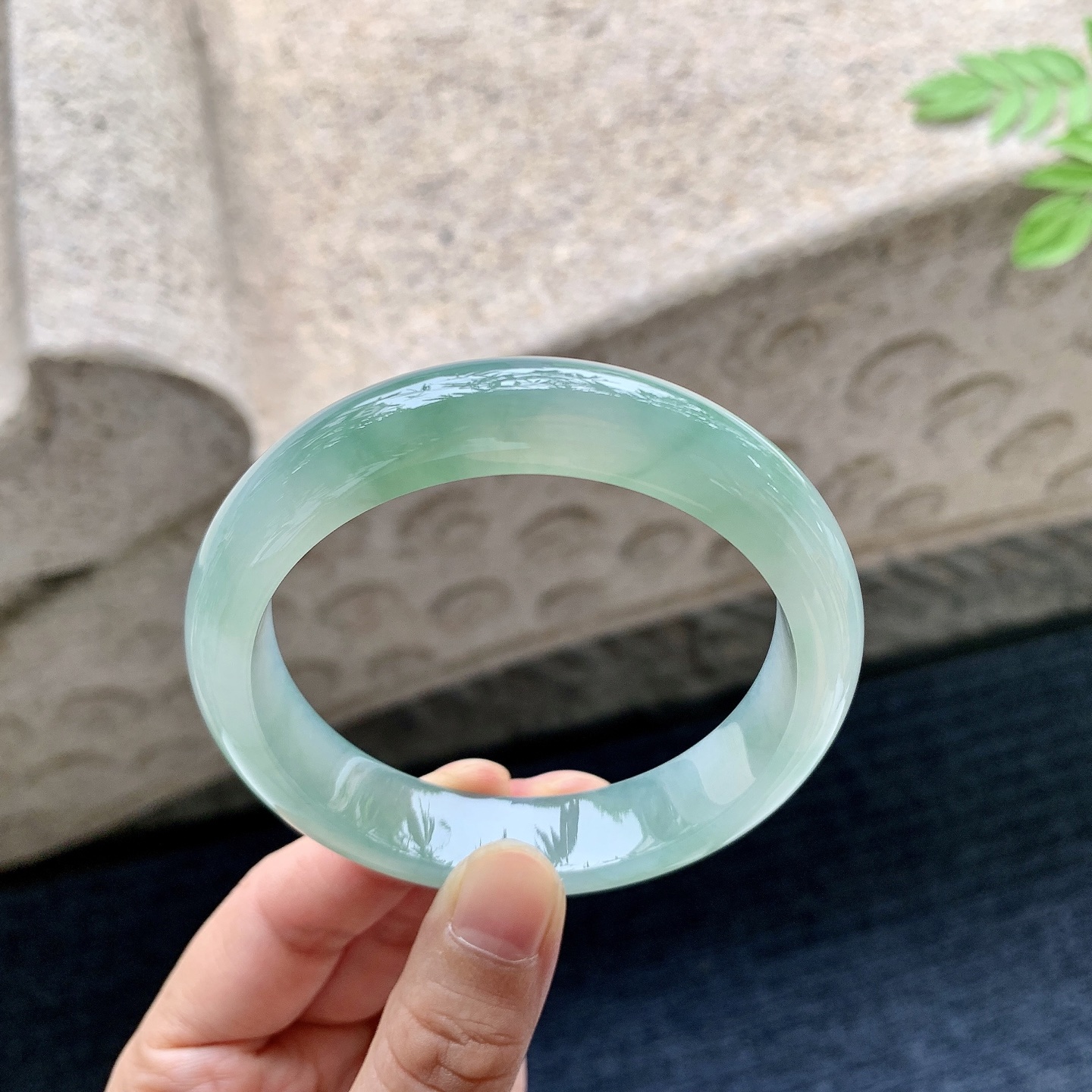正圈56 57 圈口57.2/13/8 编码Q5090722 糯冰飘绿，水润，种老，细腻，无裂