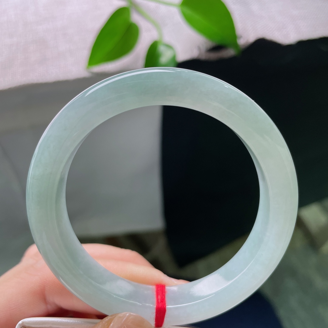 54.3/11.4/8.7，蓝底正圈，内晶体线，淡雅晴水底干净纯粹，种水通透，色调沉静柔和，上手温婉