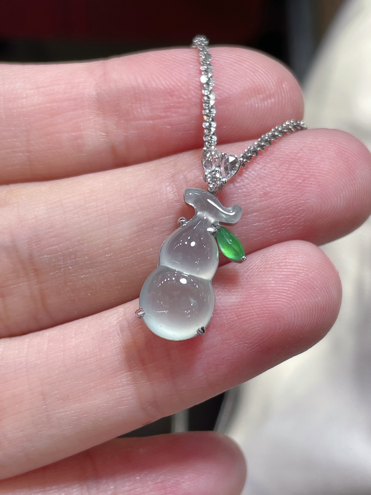 ️翡翠冰种葫芦吊坠，起荧光，种水好好，裸石很饱满，专挑好品相，18k镶嵌，15.8-7.8-4
