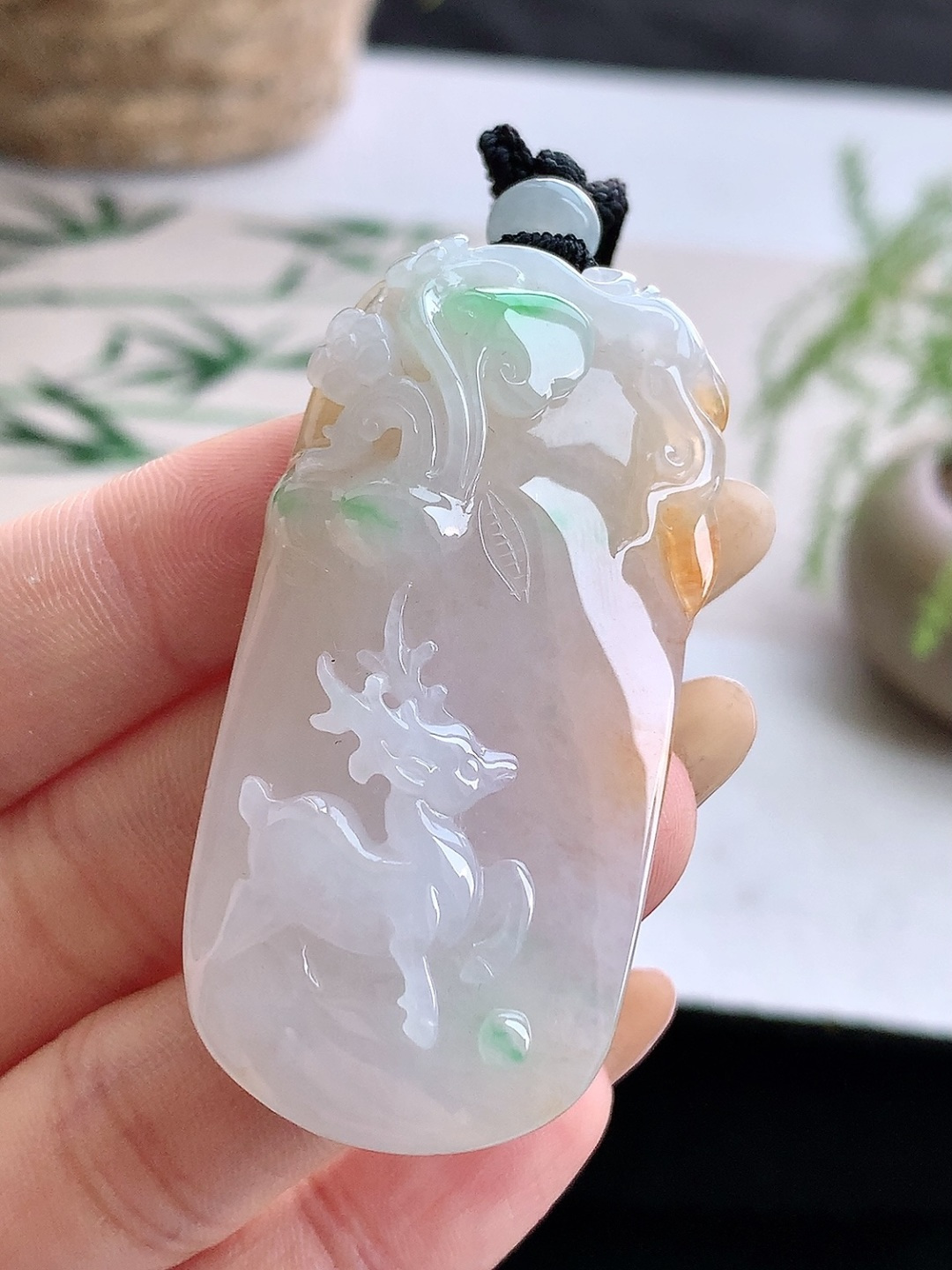 【裸石】️冰飘绿花鹿牌飘黄翡一路有你吊坠 【说明】缅甸 性比高 超厚 飘花 【尺寸】56-27.5-12.2 【重量】31.4克
