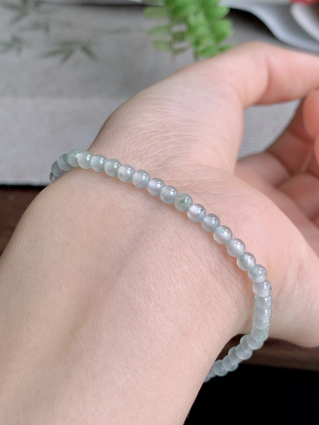【珠子】白冰飘花手链圆珠子手链 【说明】缅甸 性比高 【尺寸】3.4mm 【重量】4.3克