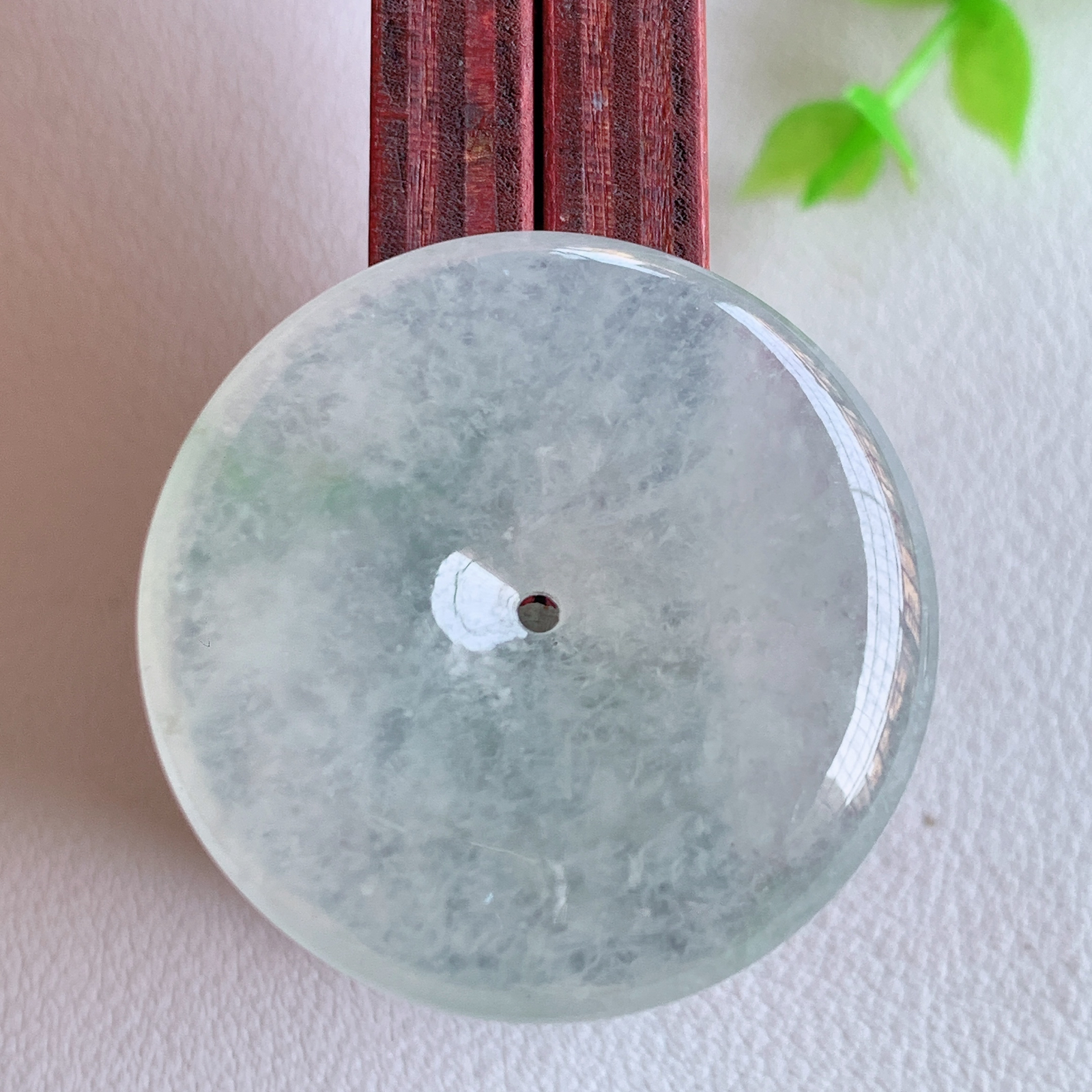 冰润平安扣吊坠，厚装饱满，冰润剔透，细腻水足，种质润泽，飘花灵动，佩戴优雅大气，W03.16   尺