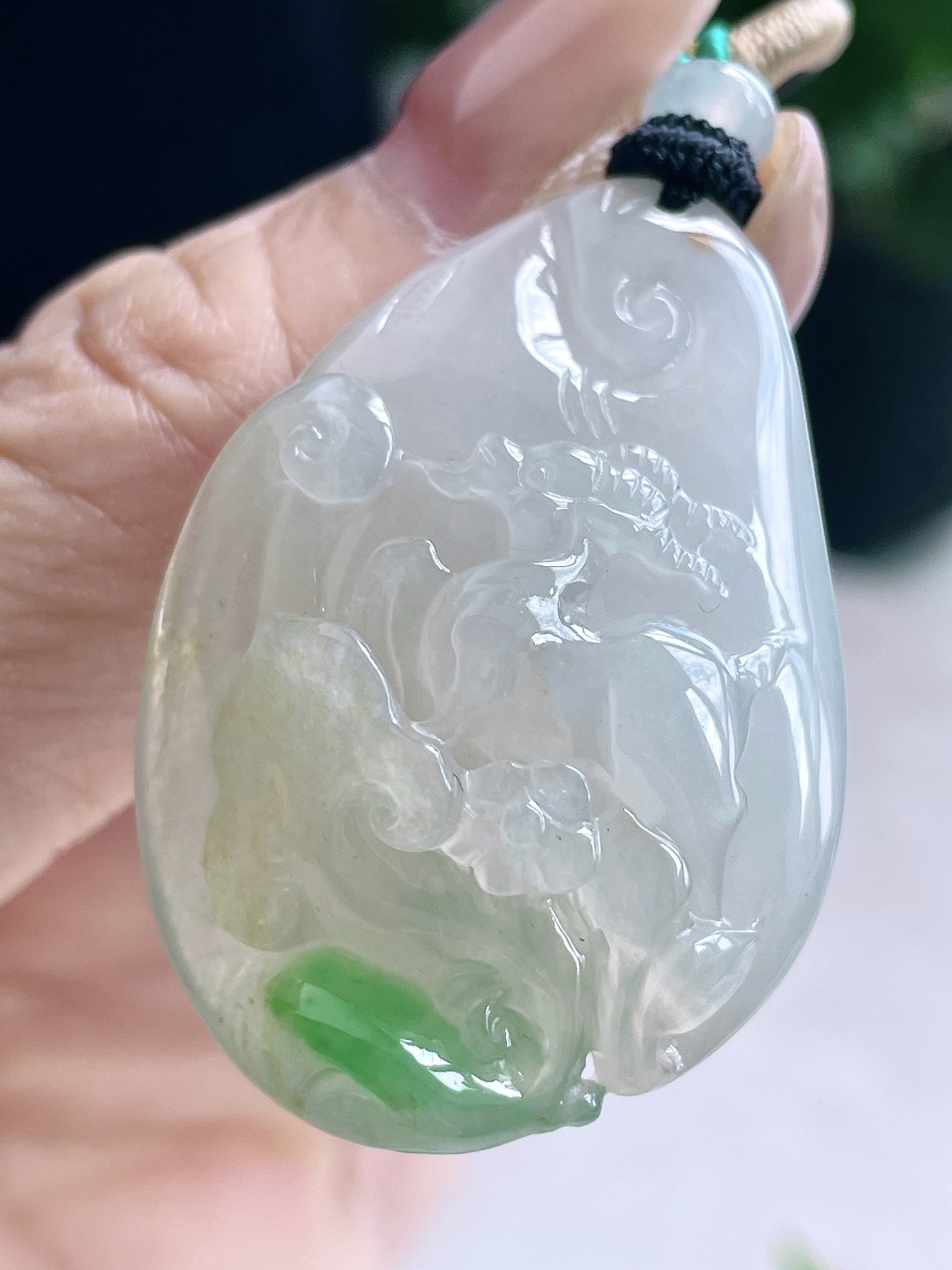 【裸石】冰双彩生肖羊牌吊坠 【说明】缅甸 无裂 性比高 飘黄翡 飘花超厚 【尺寸】39-27.7-12.7 【重量】16.4克