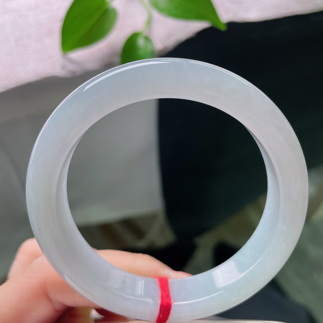 55.2/12.6/8.6，蓝底正圈，晶体纹，浅晴玉色缓缓铺展，胶感内敛，简约百搭，日常佩戴不挑穿搭。ss58727a