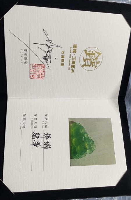 大师作品，珍藏品 ️ 【冰种阳绿，祥瑞】大件饱满，通透水润，玉质细腻，翠色鲜艳，18k金奢华钻石镶嵌️，32.2-24.1-4.8