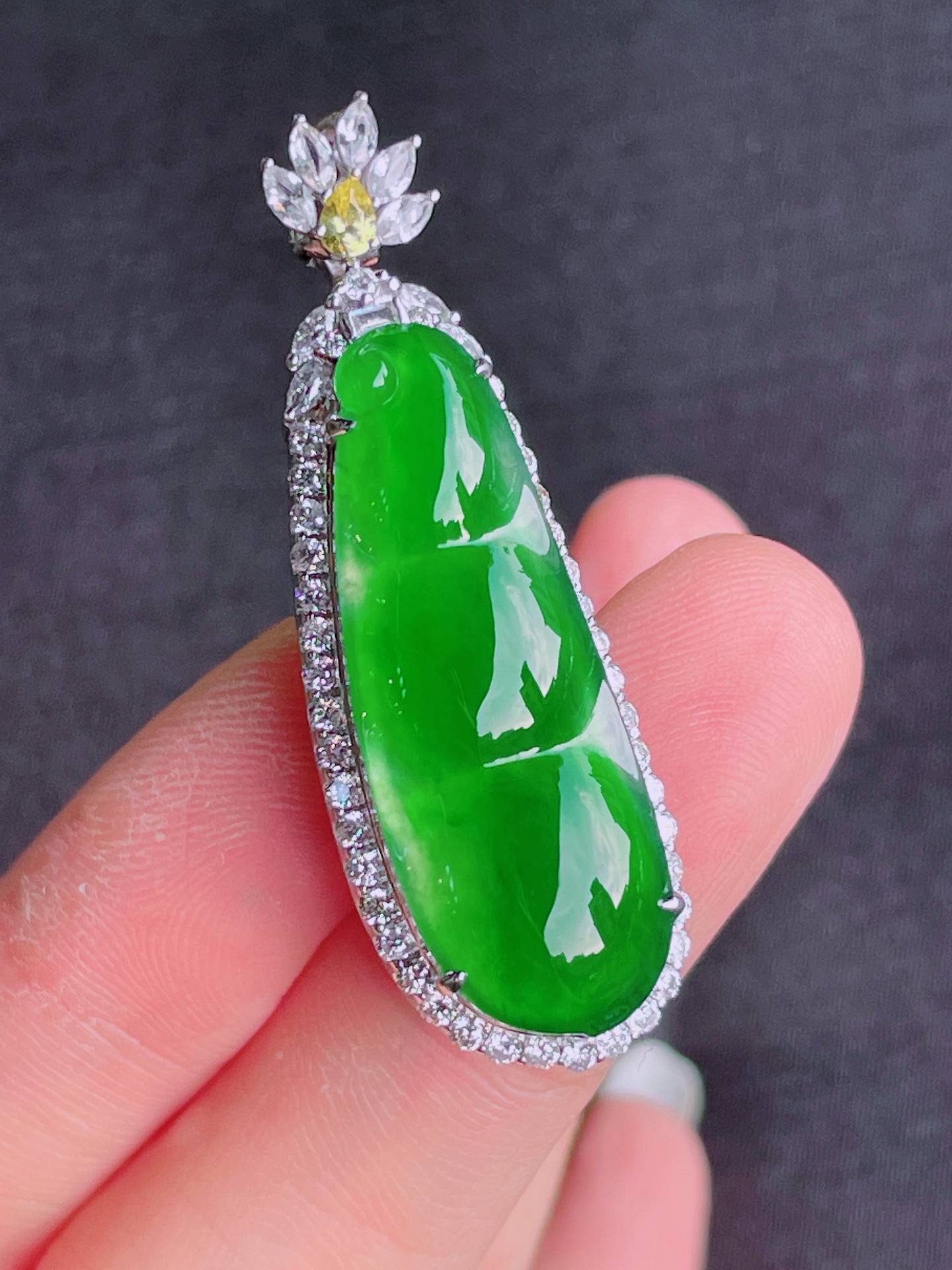 ️高冰绿福豆吊坠，晶莹剔透，新颖时尚，珠光宝气，2.4-12-3