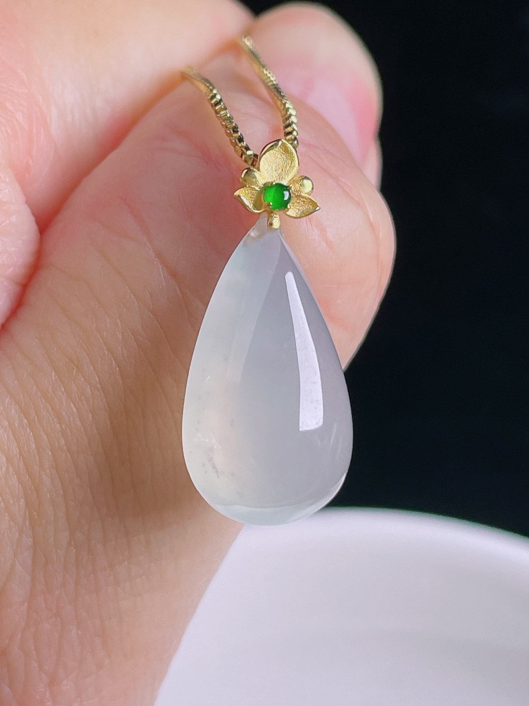 ️水滴，18k镶嵌，老种起光，细底通透，尺寸：24.6裸石20.4/12.4/7.4mm0917
