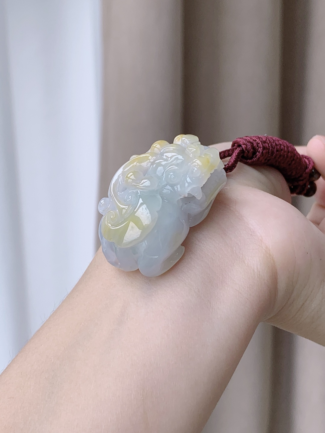 【裸石】冰飘黄翡貔貅吊坠 【说明】缅甸 性比高 超厚 【尺寸】39-25.5-19.7 【重量】40.2克