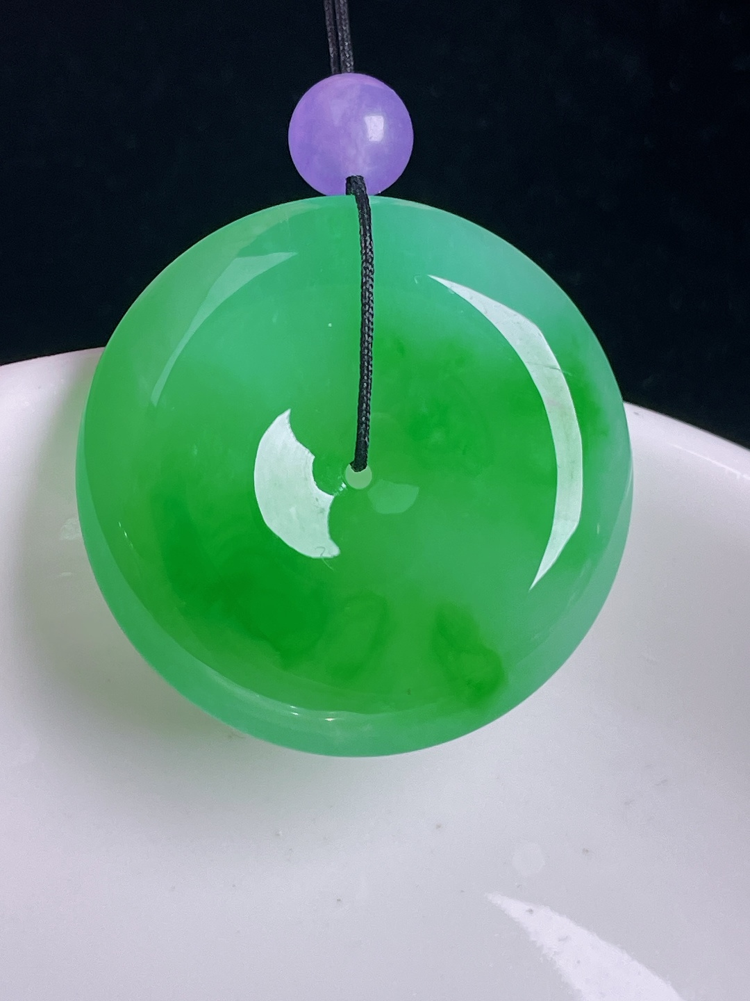 ️辣绿平安扣，老种起光，细底通透，尺寸：28.5/6.3mm0917