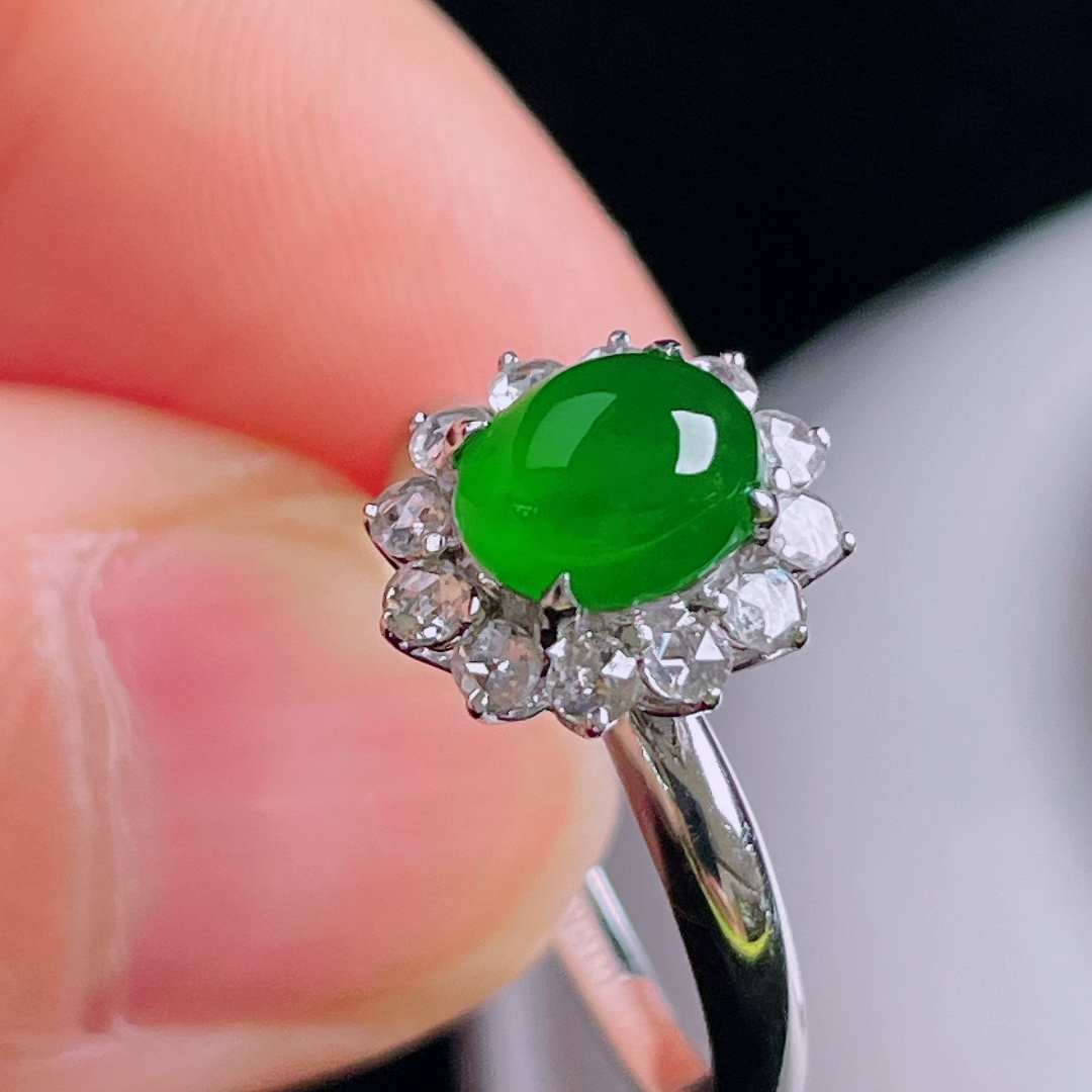 ️冰绿戒指，18k镶嵌，老种起光，细底通透，尺寸：裸石7.5/6/4mm0917