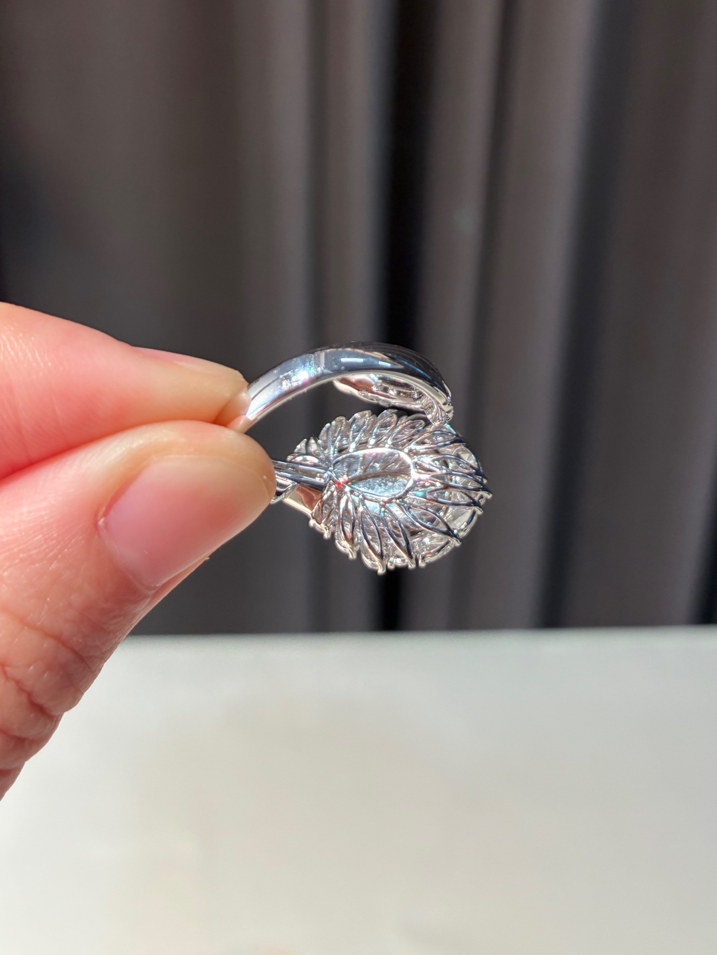 ️ 【18k金镶嵌冰种福豆戒指】 尺寸：19.0×14.3×8.1，裸石14.1×10.5 温润如玉，福韵绵长