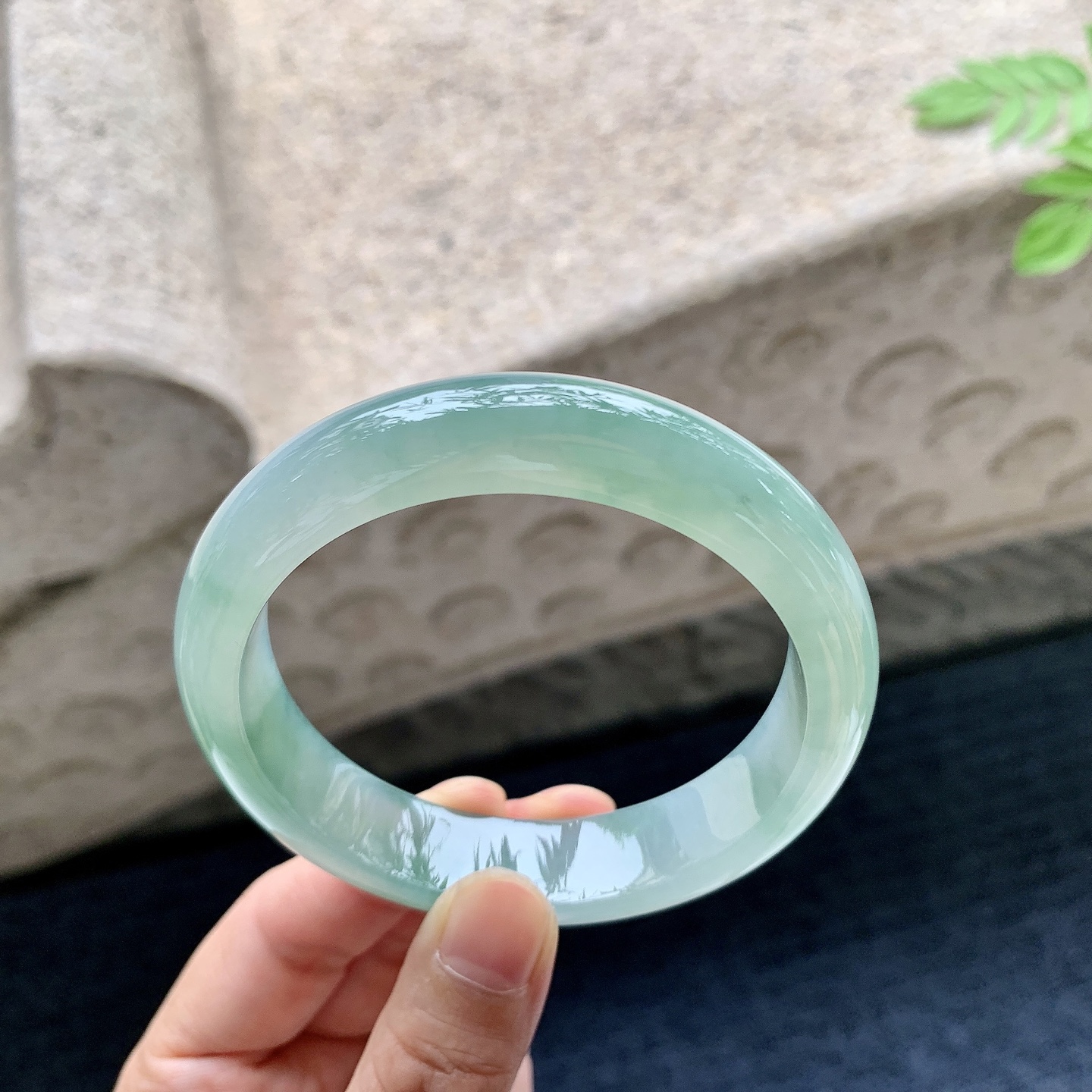 正圈56 57 圈口57.2/13/8 编码Q5090722 糯冰飘绿，水润，种老，细腻，无裂