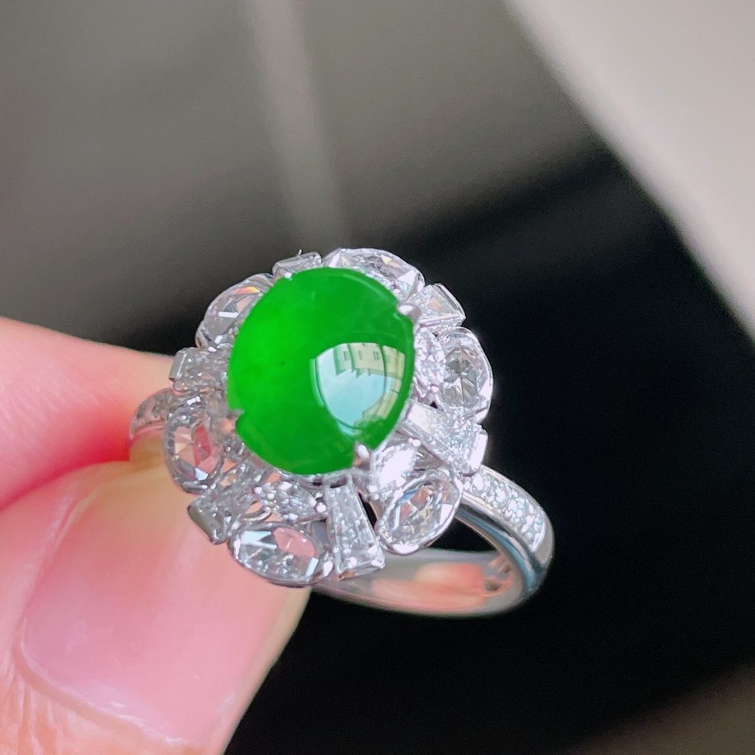 ️ 冰种满绿蛋面戒指 缅甸，色泽鲜艳，种老水润，18k金镶嵌 裸石：8.8/7/2.5 圈口：14#