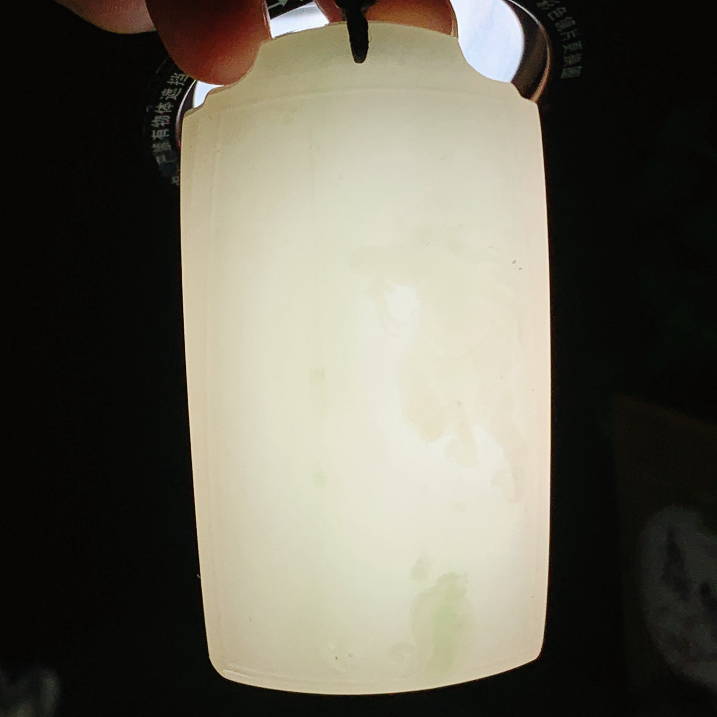 新疆和田玉翠青羊脂白马到成功马挂件！尺寸70/37/11重80.3克。玉质细腻油润。手推出油。佩戴高端典雅。lt260916