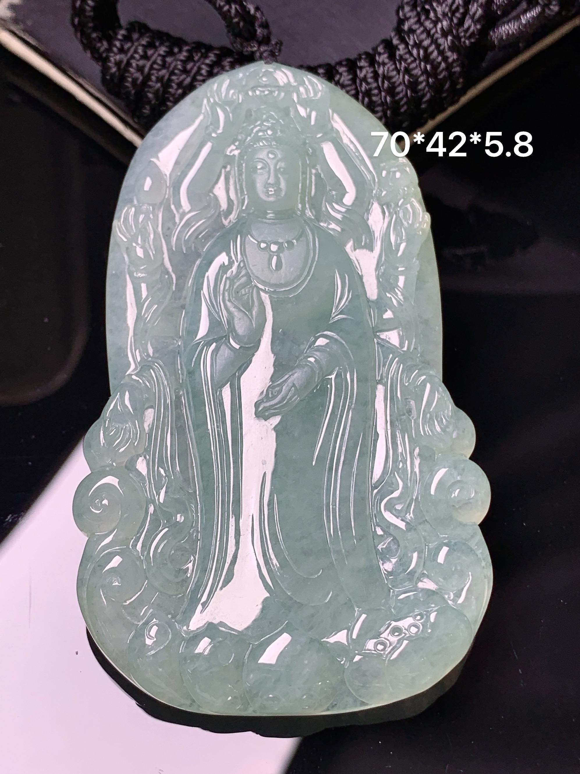 冰种观音菩萨吊坠 玉质细腻 色泽艳丽清新 水润亮眼 整体尺寸70*42*5.8 x3