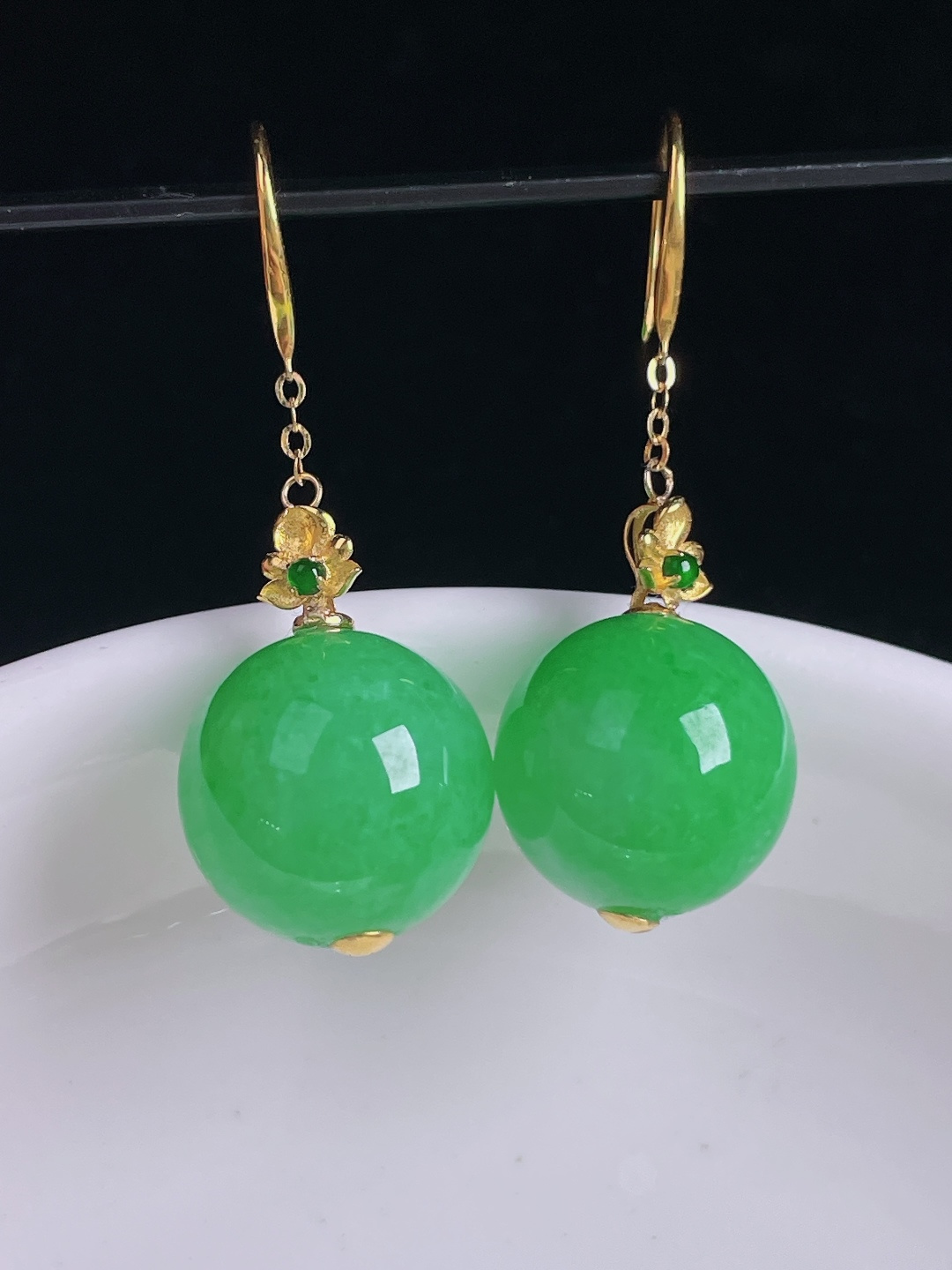 ️阳绿耳坠，18k镶嵌，老种起光，细底通透，尺寸：裸石12.3mm0917