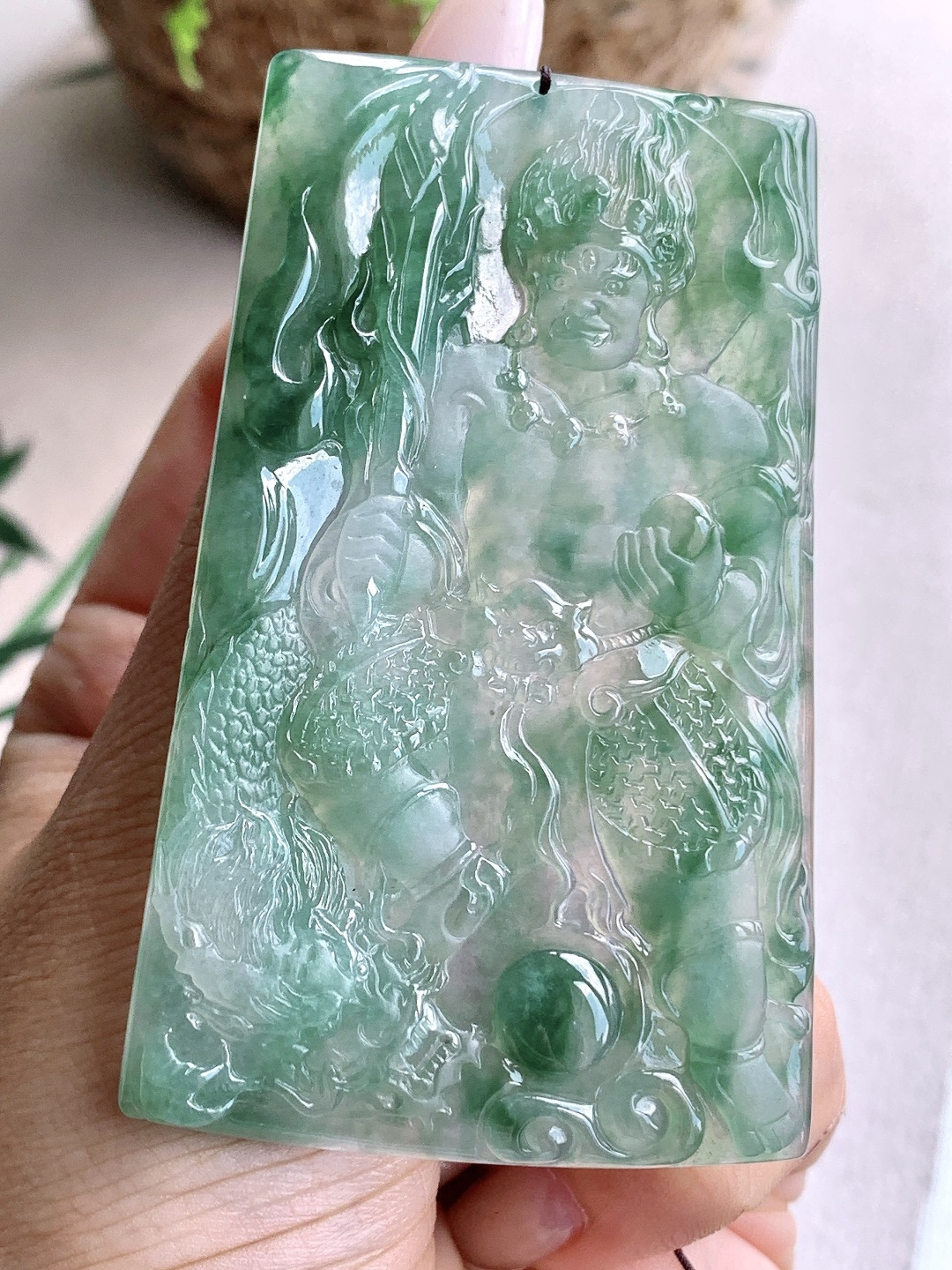 【裸石】️冰种飘花御龙观音牌吊坠 【说明】缅甸 性比高 【尺寸】71.6-43.8-5.6 【重量】42.4克