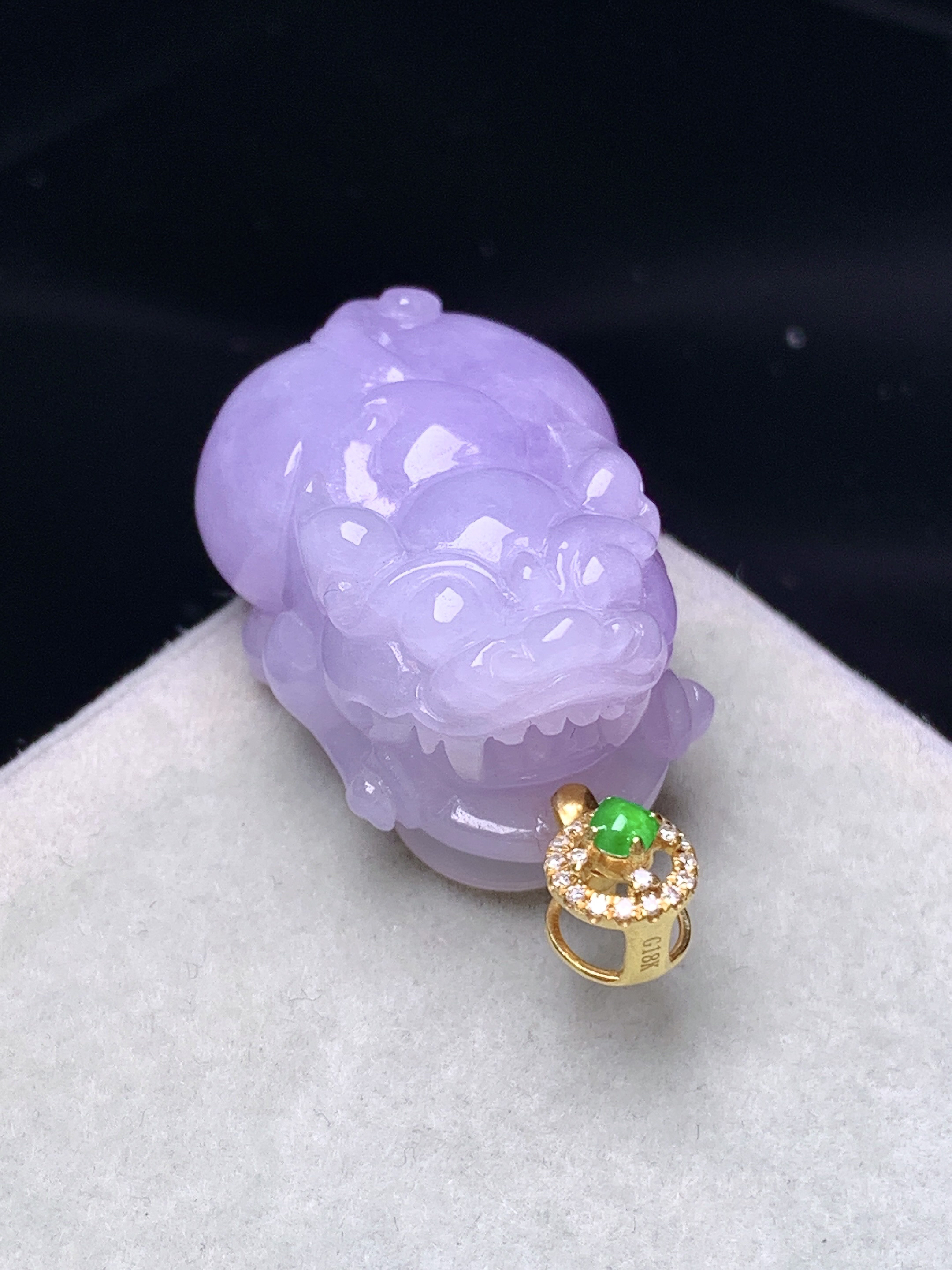 18k金钻镶嵌紫罗兰貔貅吊坠 玉质细腻 色泽艳丽清新 水润亮眼 整体尺寸26.8*18.5*12.8 b1