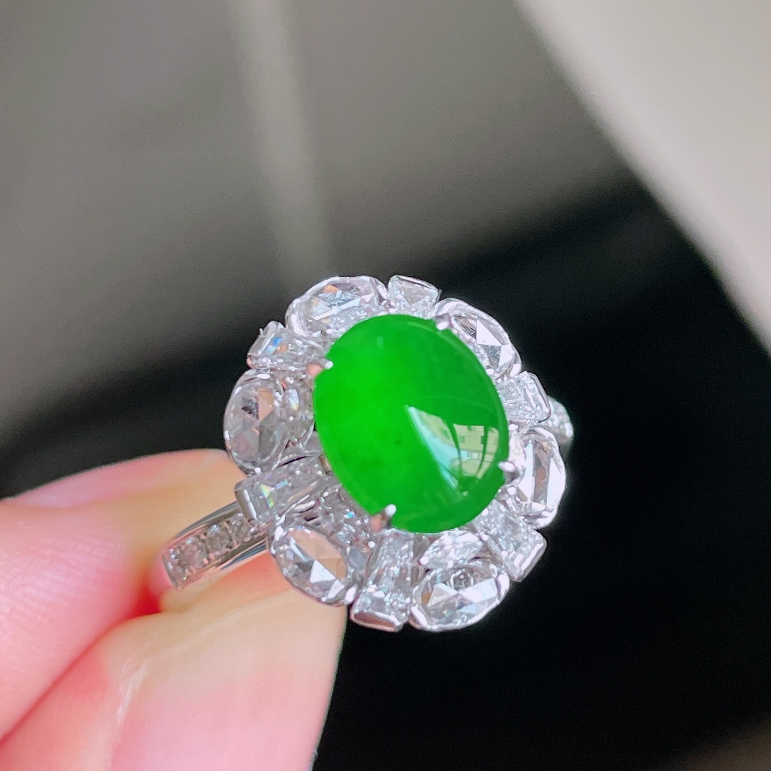 ️ 冰种满绿蛋面戒指 缅甸，色泽鲜艳，种老水润，18k金镶嵌 裸石：8.8/7/2.5 圈口：14#
