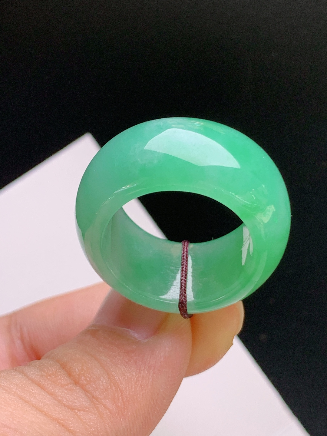 ️ 冰种绿指环，色泽匀净，水润饱满，端庄显贵 裸石27.6-12.5-5.6 圈口18 42