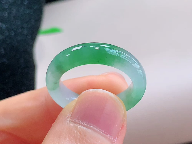 ️ 戒圈，无裂，尺寸18.3-5.7-3.7mm，圈口18，包A附证书v920