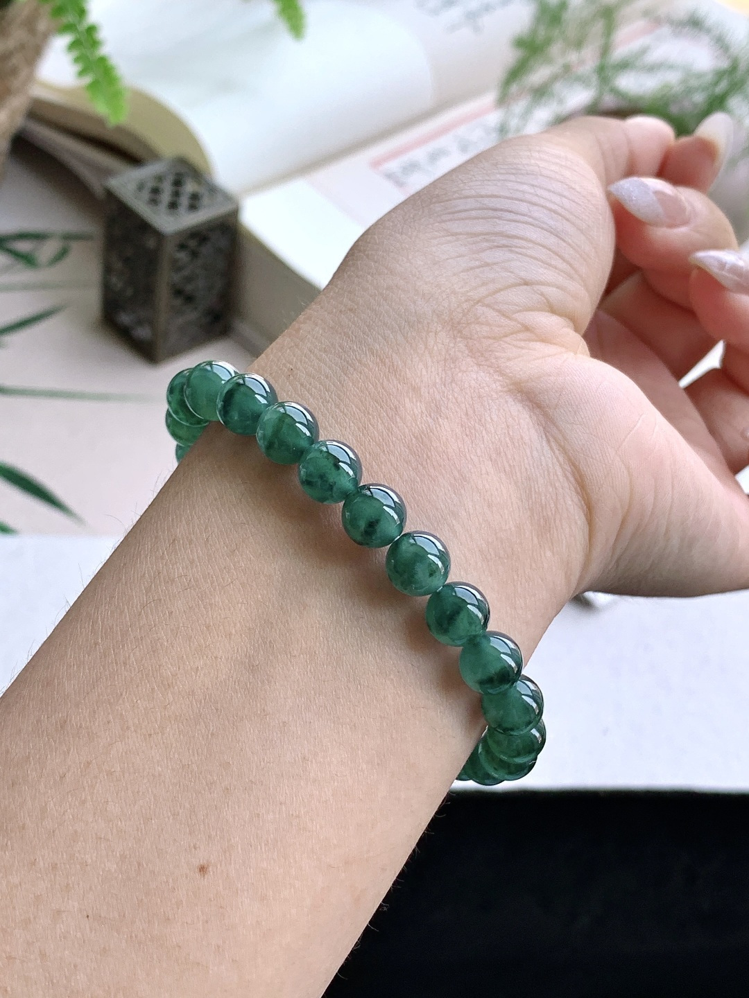 【珠子】️冰种飘花手链晴绿圆珠子手链 【说明】性比高 【尺寸】7.7mm 【重量】20克