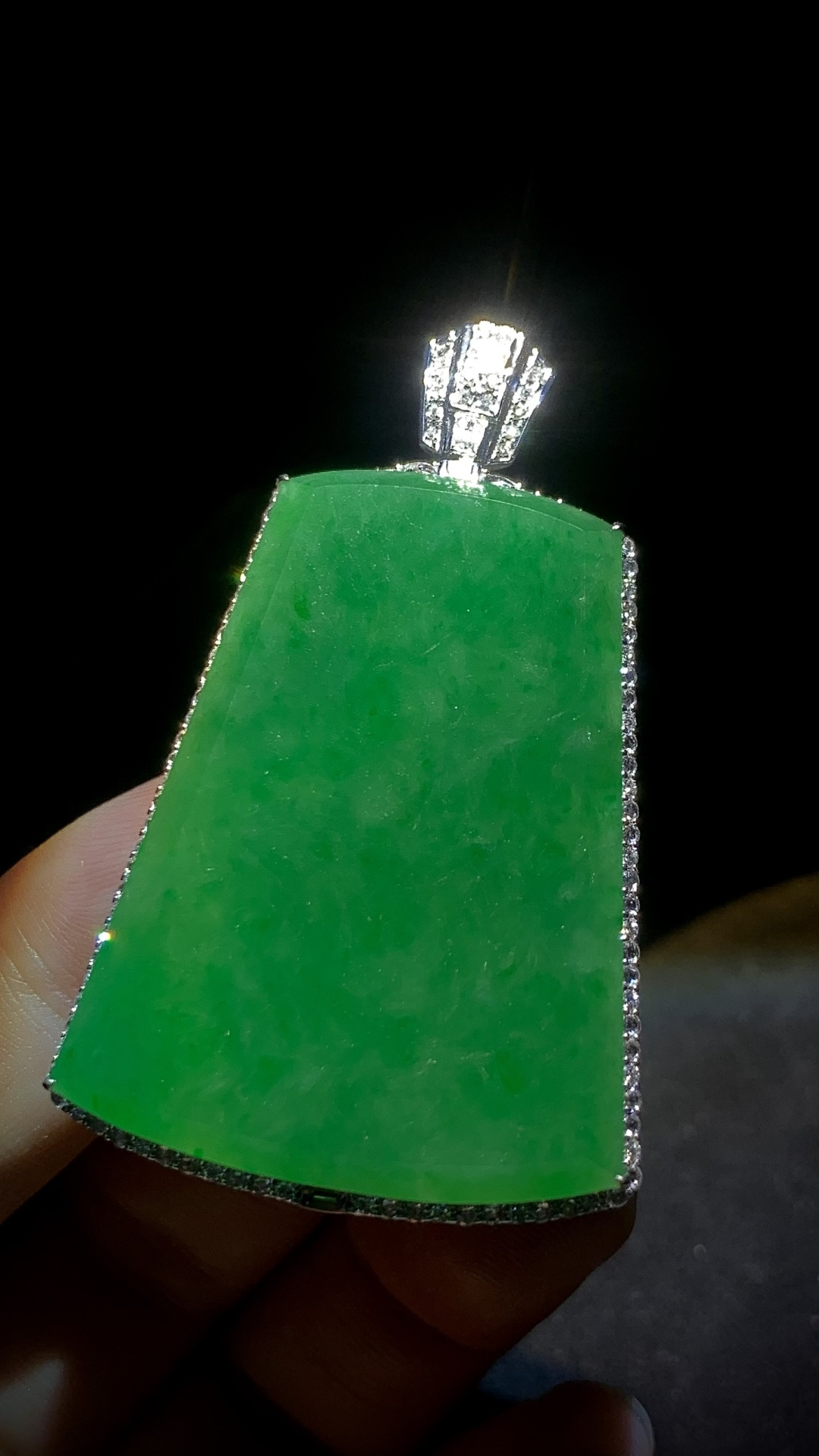 ️ 绿无事牌，裸石43-32.5-3mm55.5-35-9.5mm，22.18g，18K金，南非钻