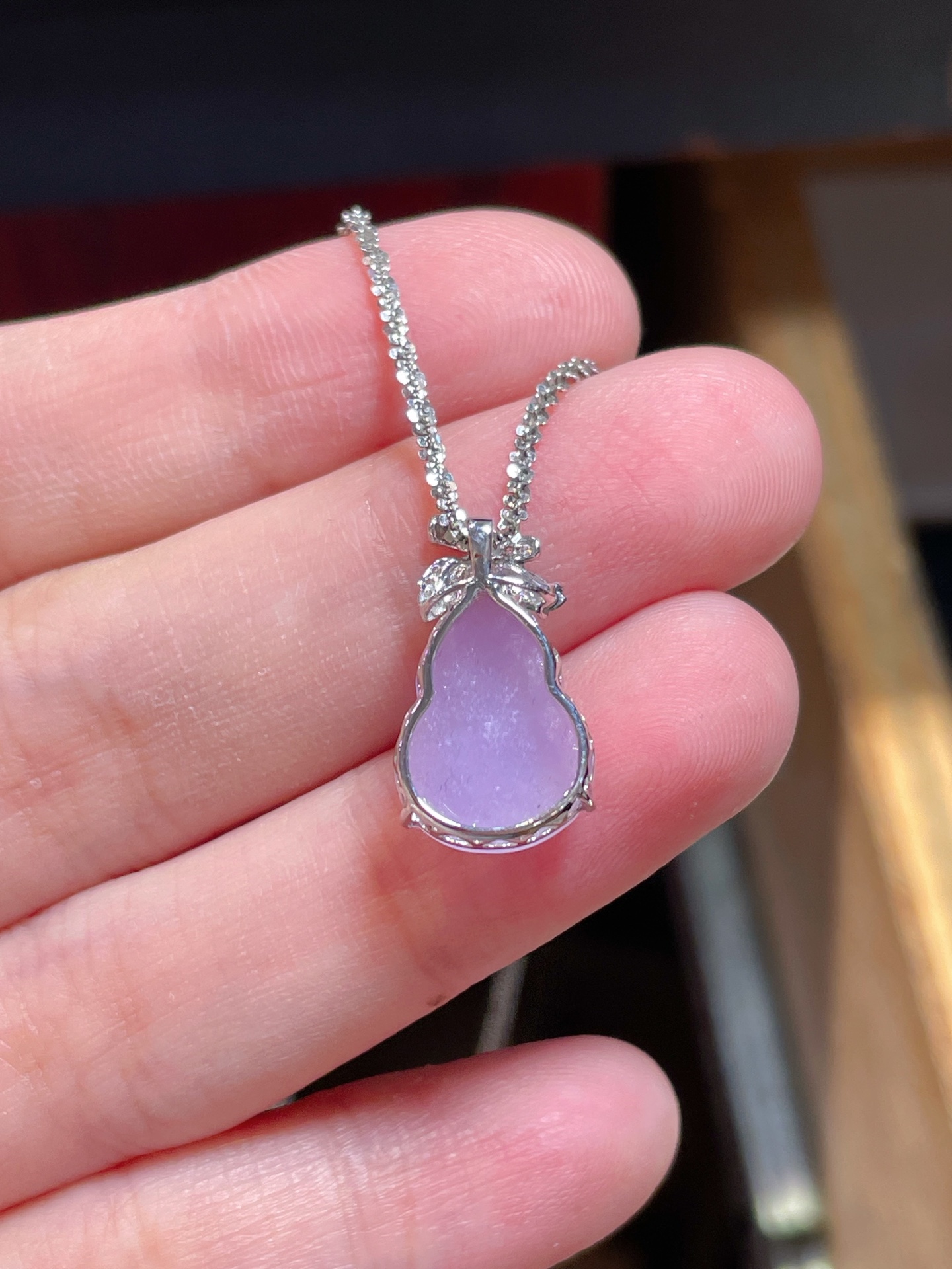 ️性比推荐 翡翠冰底葫芦吊坠 料子饱满细腻，种水杆杆的好，看的润润的 18k真金镶嵌，14-10.4-3.9