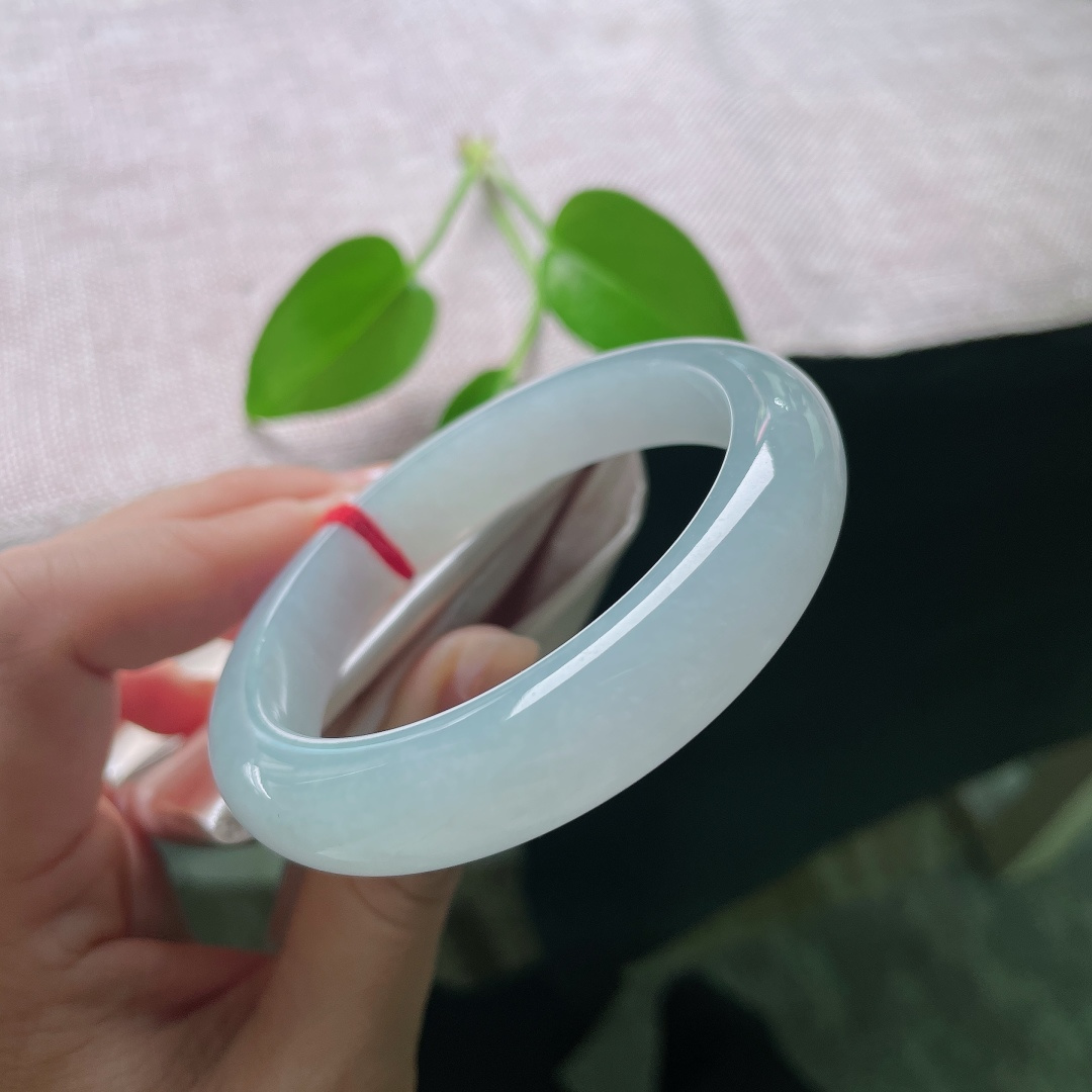 55.2/12.6/8.6，蓝底正圈，晶体纹，浅晴玉色缓缓铺展，胶感内敛，简约百搭，日常佩戴不挑穿搭。ss58727a
