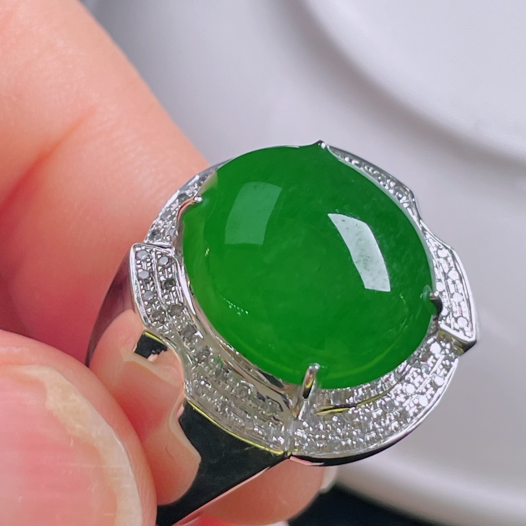 ️冰绿戒指，18k镶嵌，老种起光，细底通透，尺寸：裸石15/13.2/5mm0917