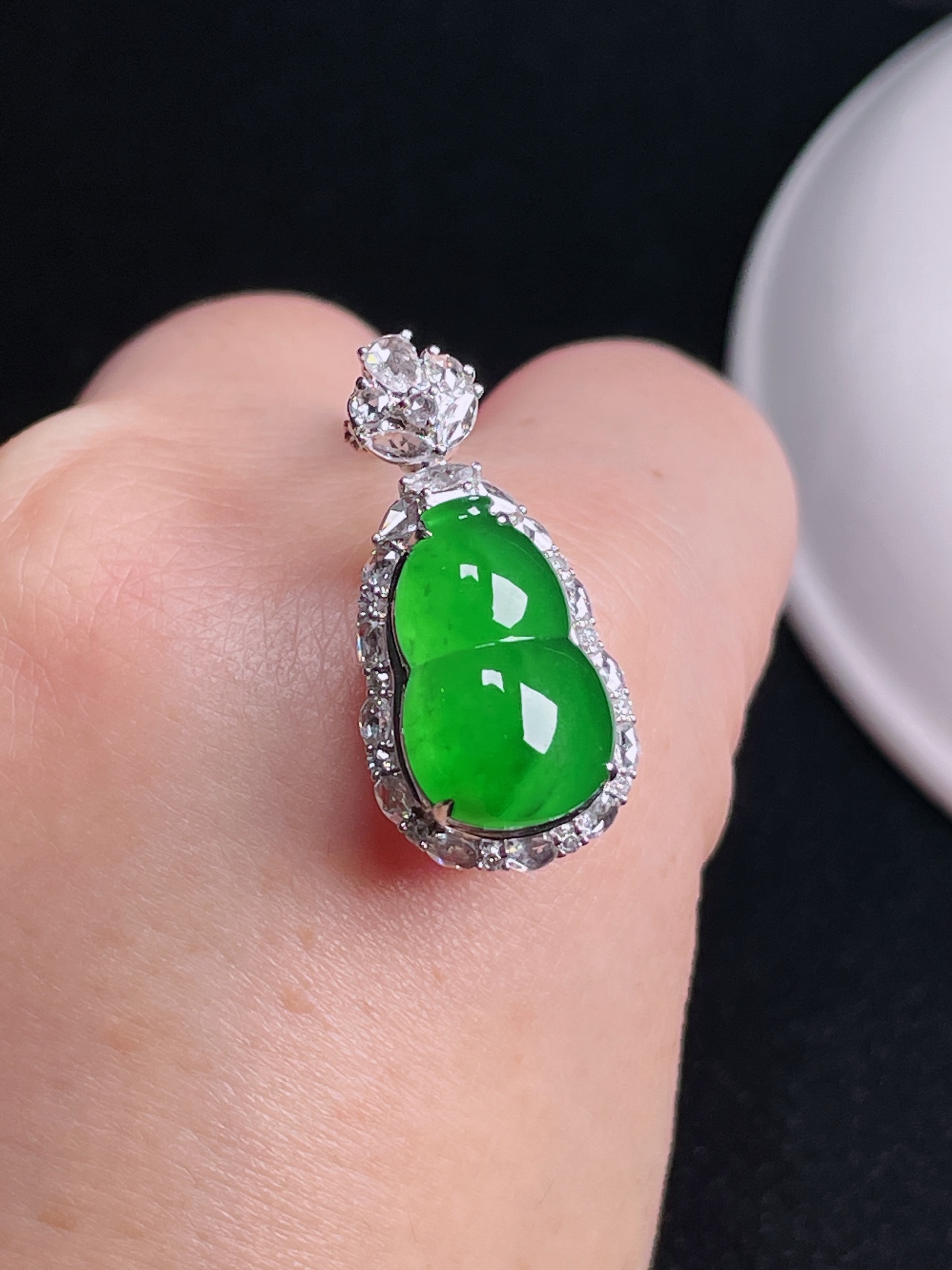 ️ 缅甸阳绿葫芦 色绿莹润 精致小巧 整体：27.1/13.1/11.4 裸石：15.6/9.9