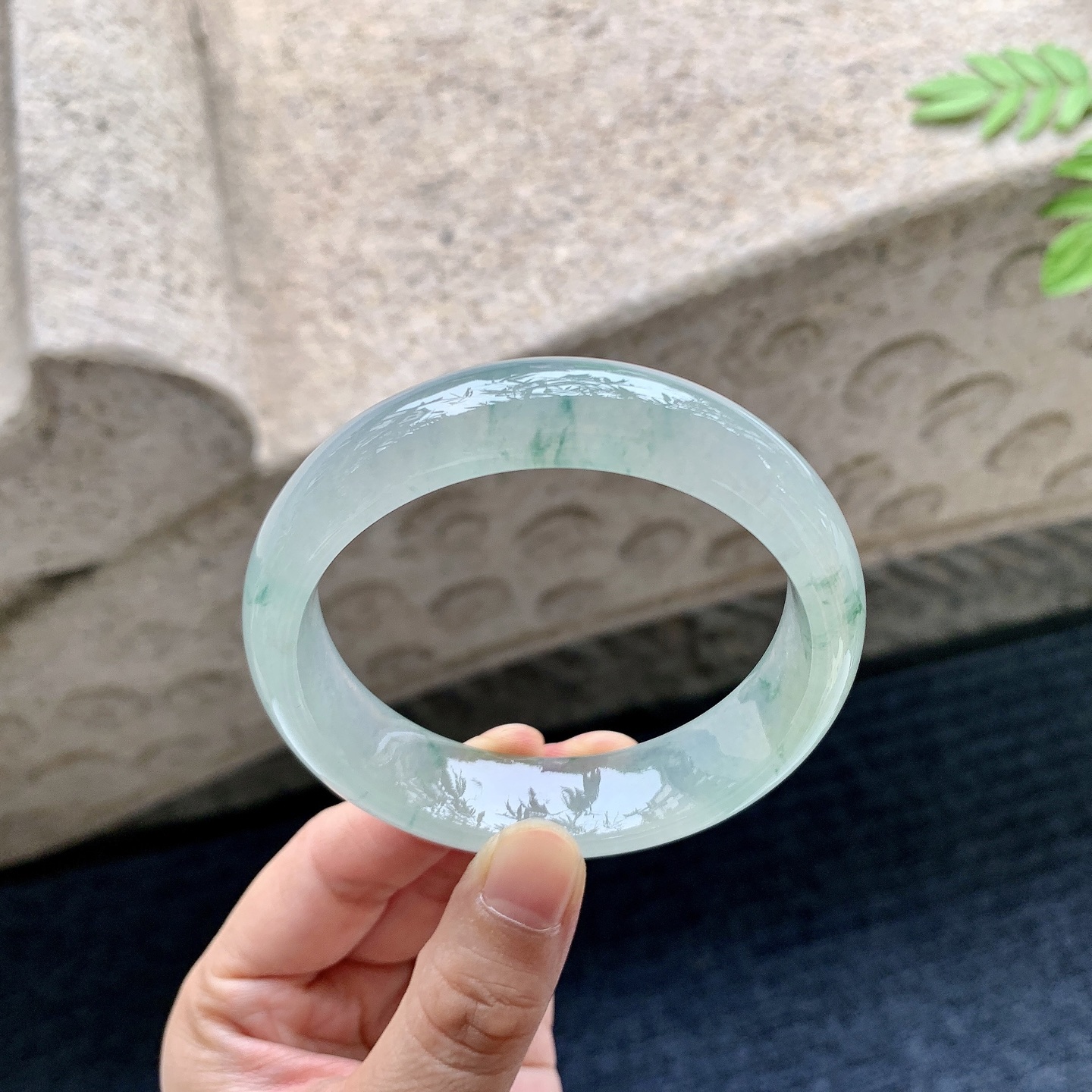 正圈57 58 圈口58/15.7/8 编码HJ090802 冰糯飘花，水润，种老，细腻，无裂