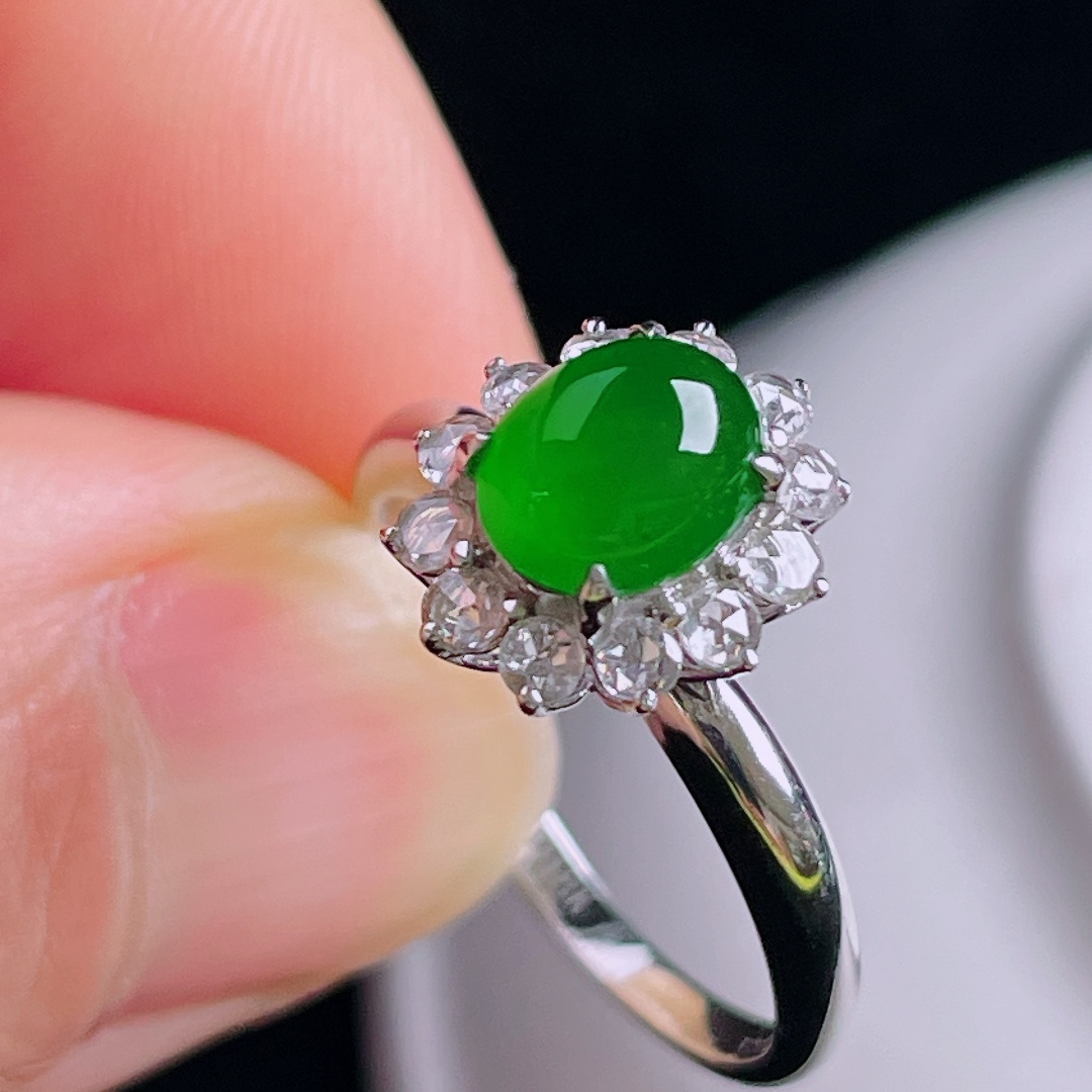 ️冰绿戒指，18k镶嵌，老种起光，细底通透，尺寸：裸石7.5/6/4mm0917