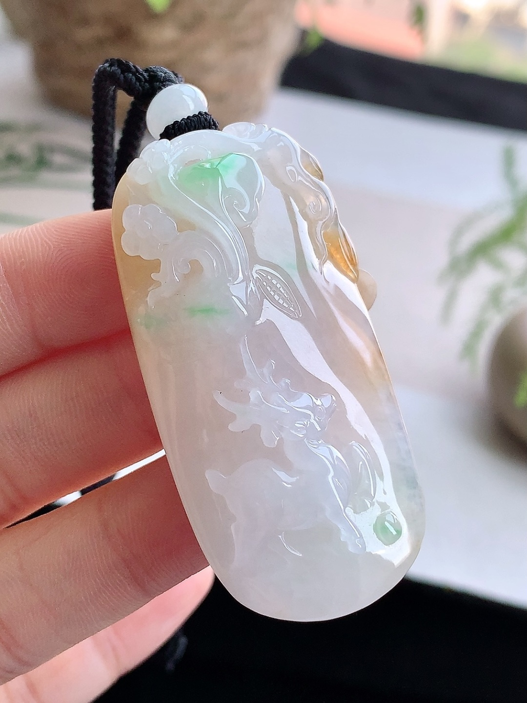 【裸石】️冰飘绿花鹿牌飘黄翡一路有你吊坠 【说明】缅甸 性比高 超厚 飘花 【尺寸】56-27.5-12.2 【重量】31.4克