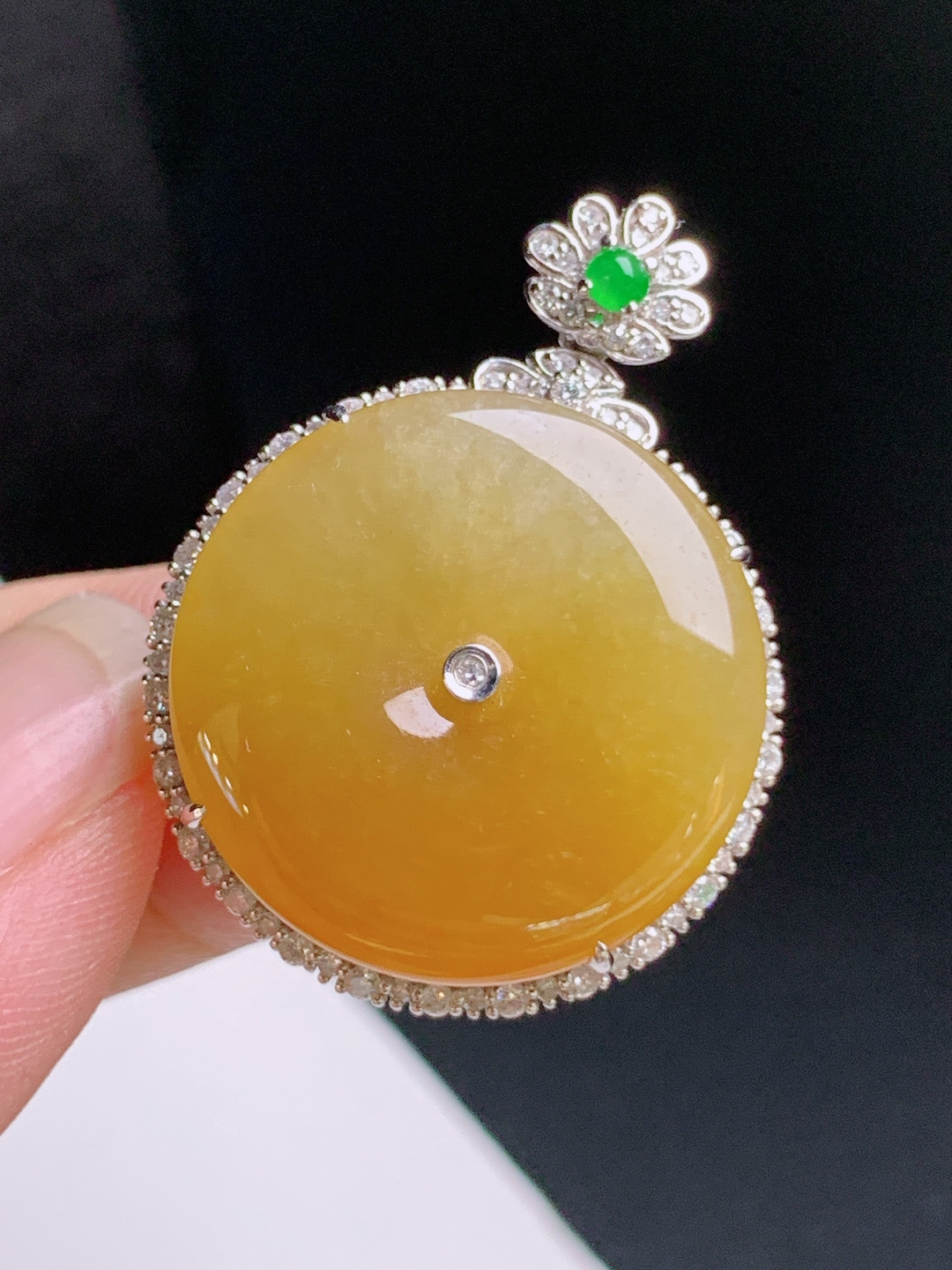 ️ 黄翡平安扣吊坠，色泽浓郁，豪镶钻边，富贵圆满
