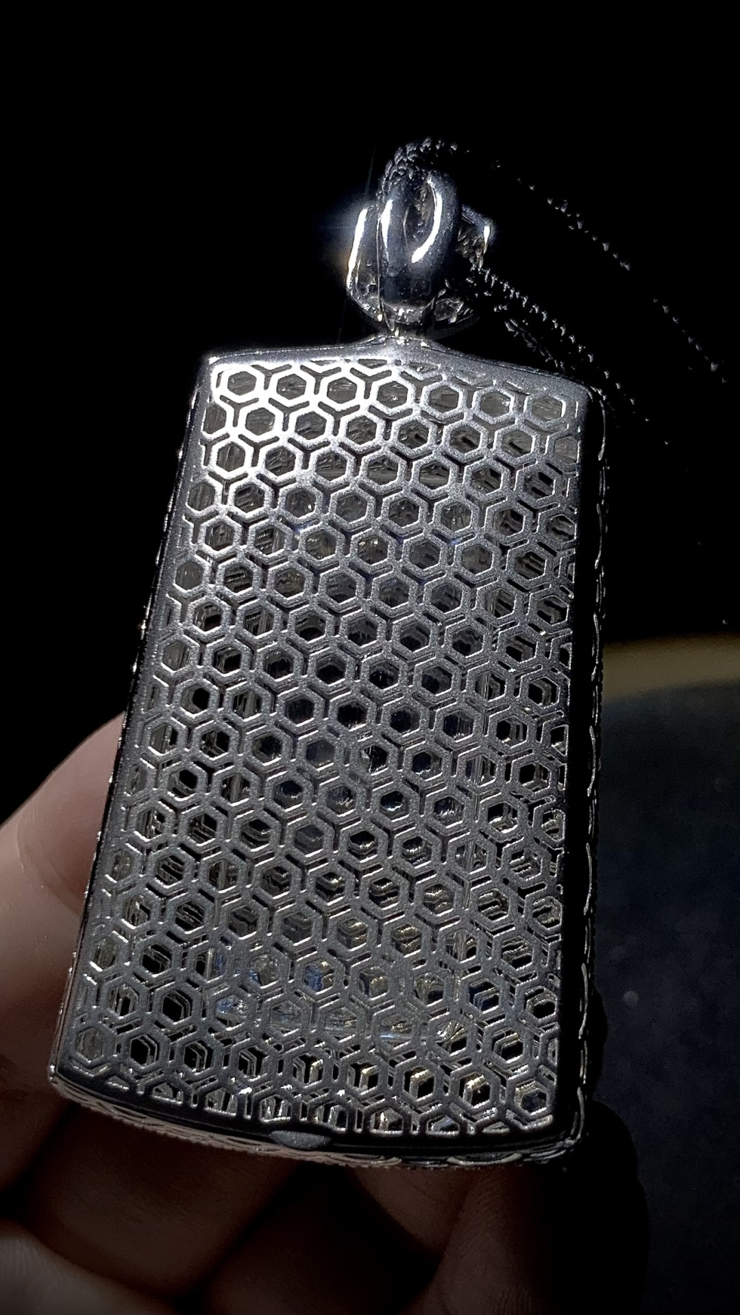 ️ 绿无事牌，裸石52.2-32.2-3mm67.5-34.5-10mm，30.38g，18K金，南非钻
