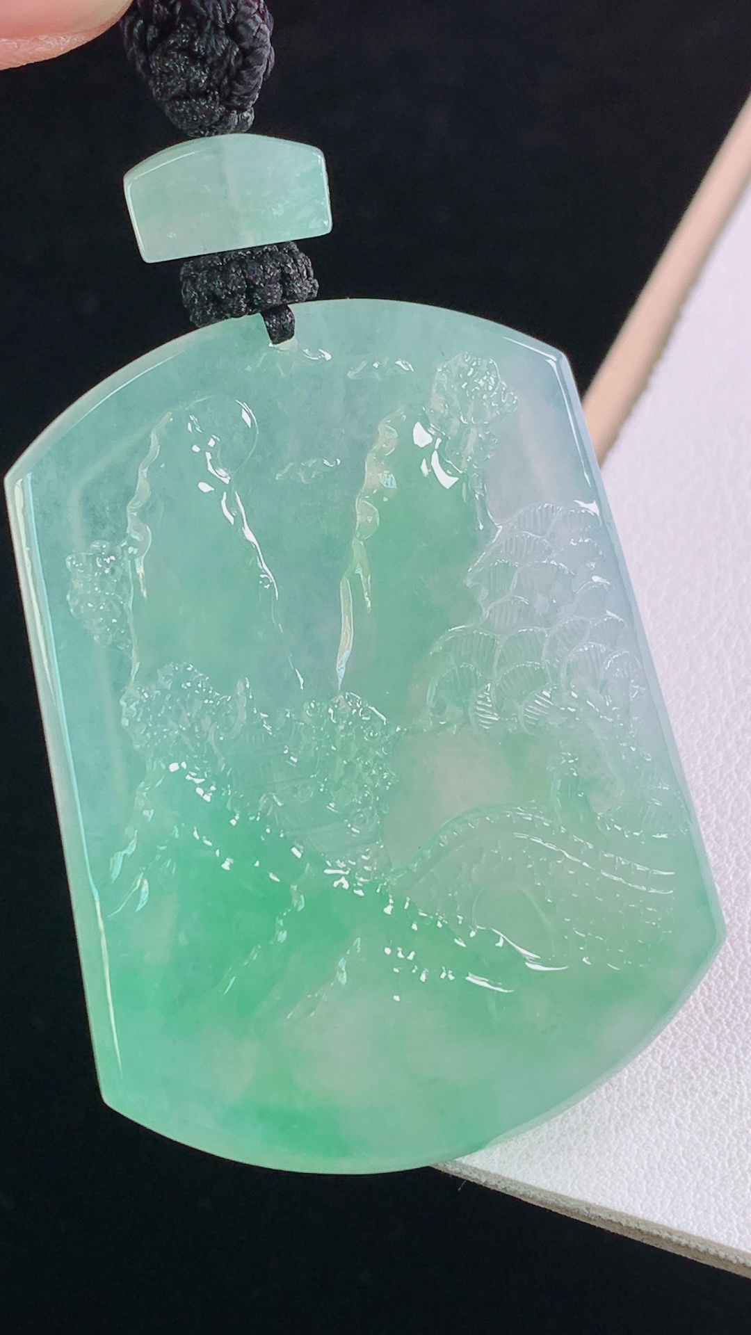 ️高品质 冰绿山水牌 种色俱佳，水润细腻，无裂 尺寸:54.3-41.2-6.1mm 14