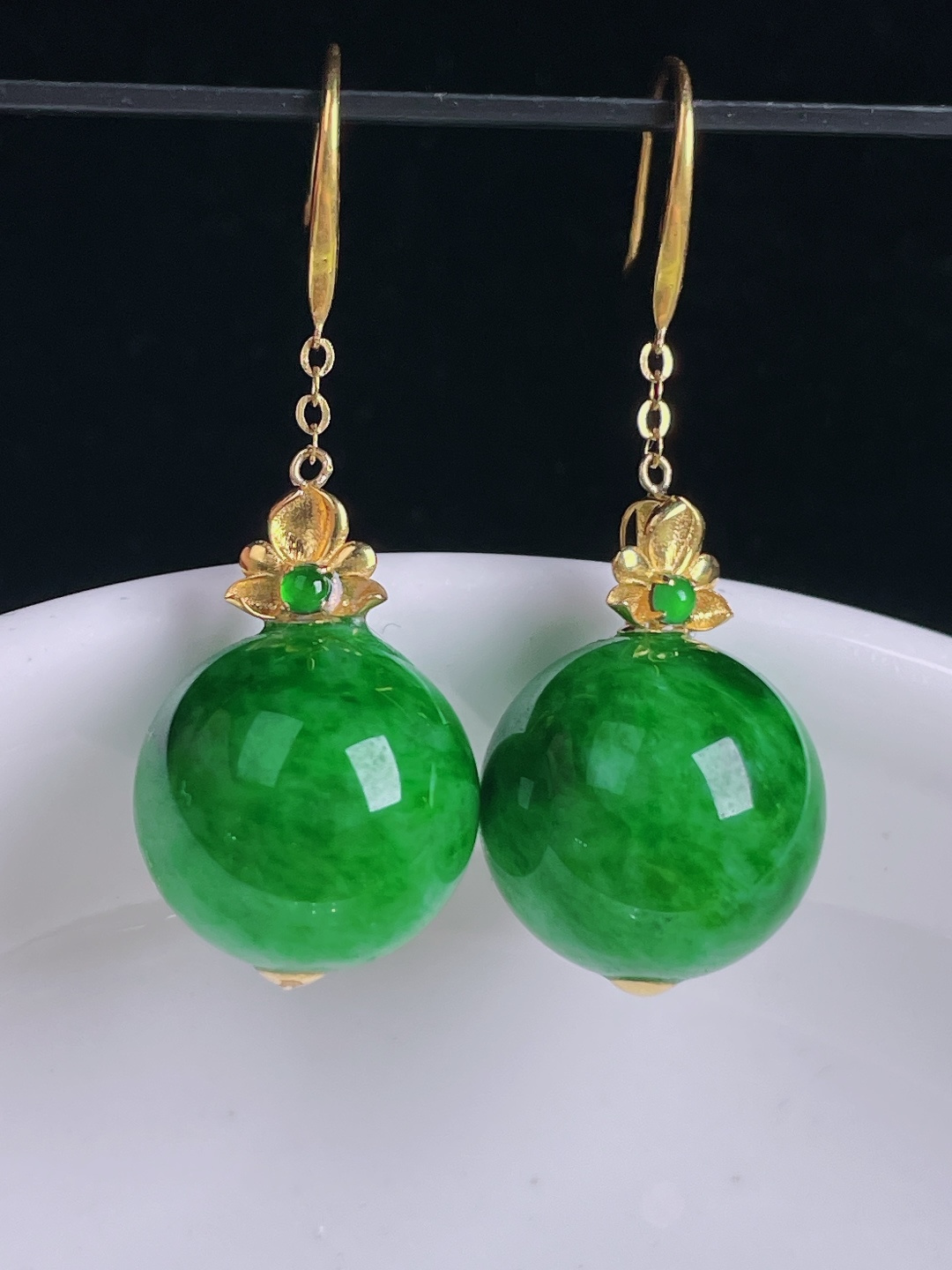 辣绿耳坠，18k镶嵌，老种起光，细底通透，尺寸：裸石12.6mm0917