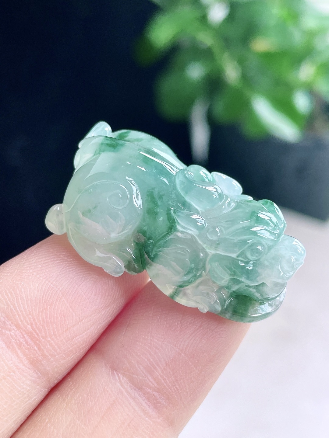 【裸石】冰种飘花貔貅吊坠 【说明】缅甸 无裂 性比高 超厚 【尺寸】31.7-19.8-12.2 【重量】14.2克